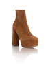 Vince Camuto, 7 USA