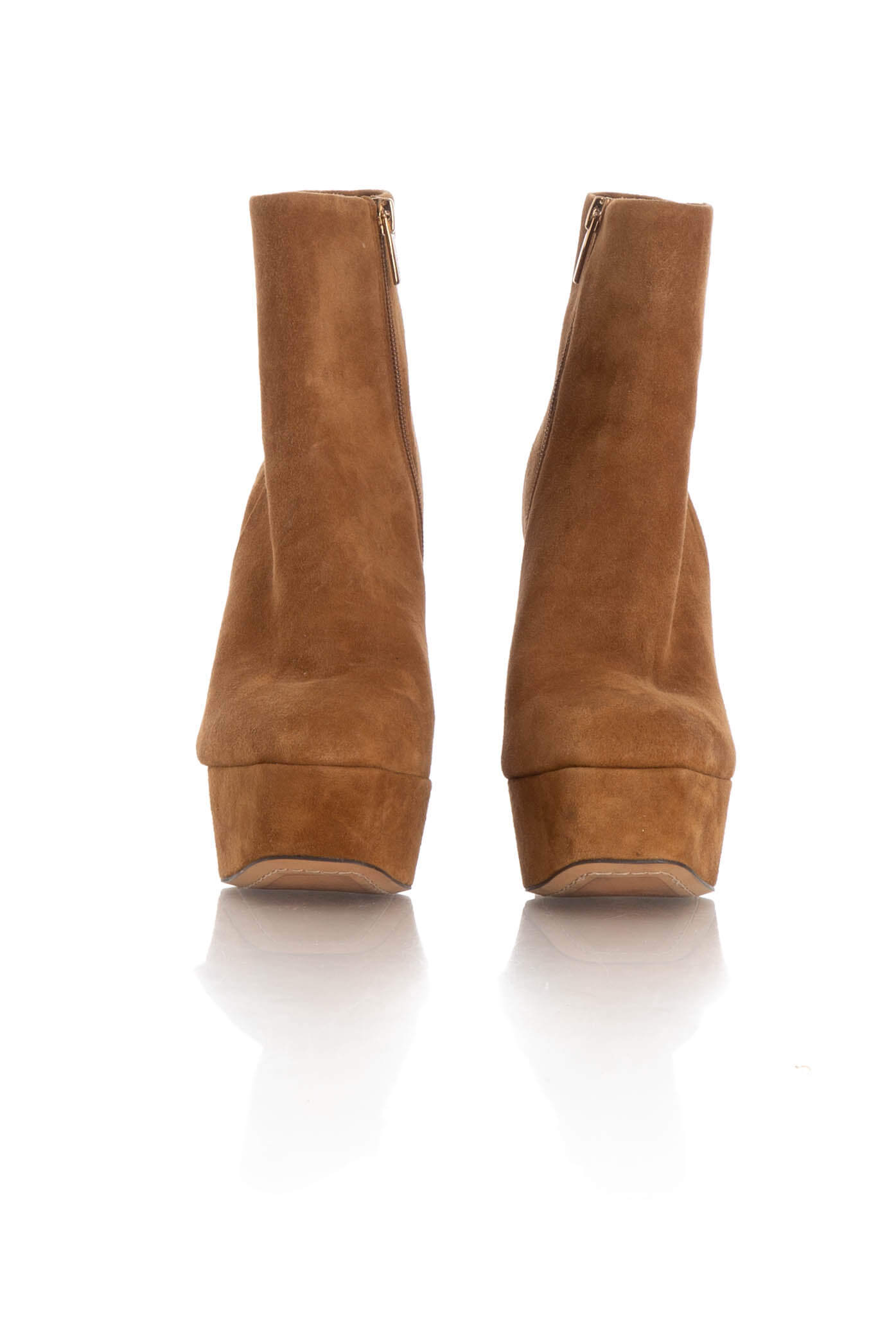 Vince Camuto, 7 USA