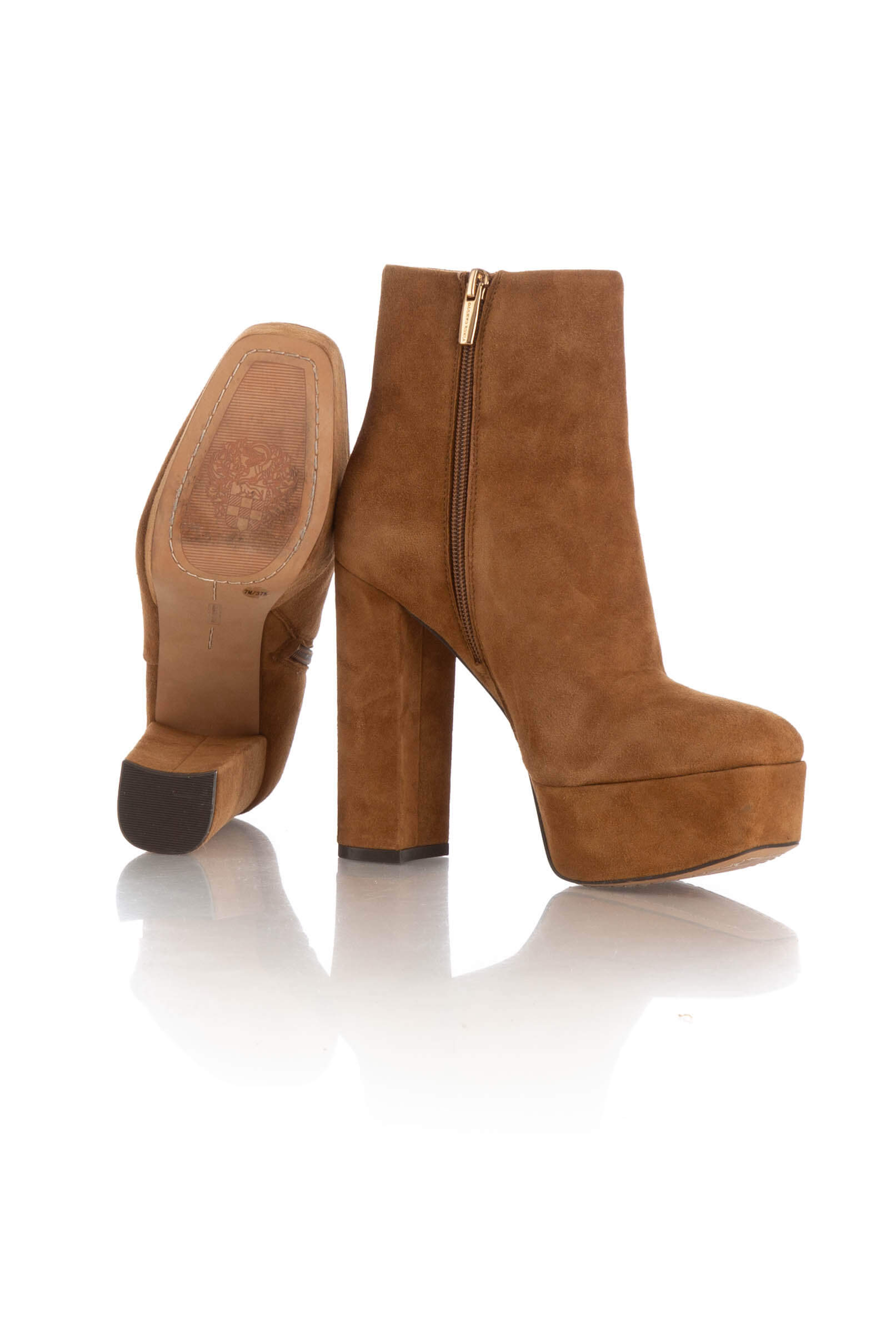Vince Camuto, 7 USA