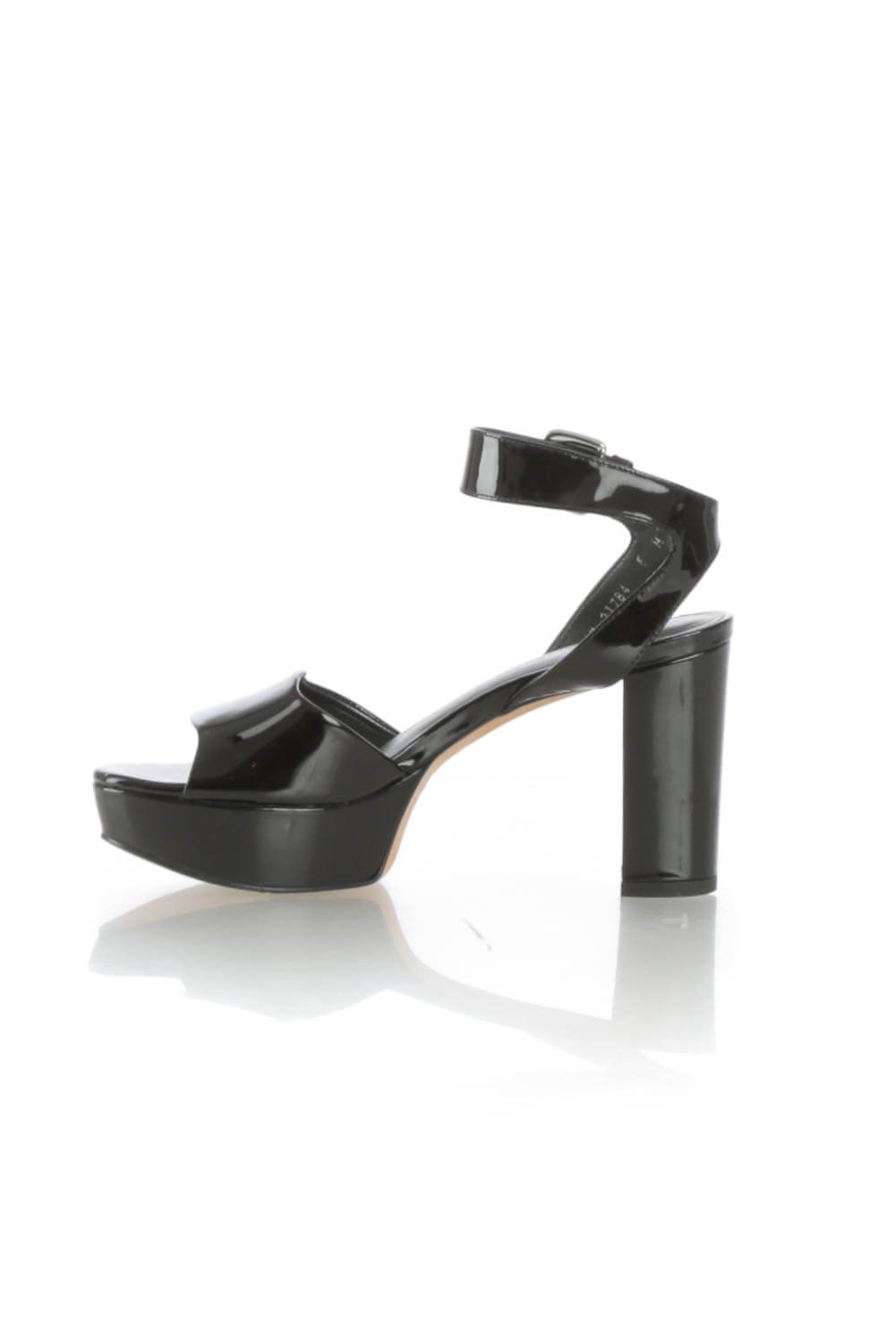 Stuart Weitzman, 7 USA
