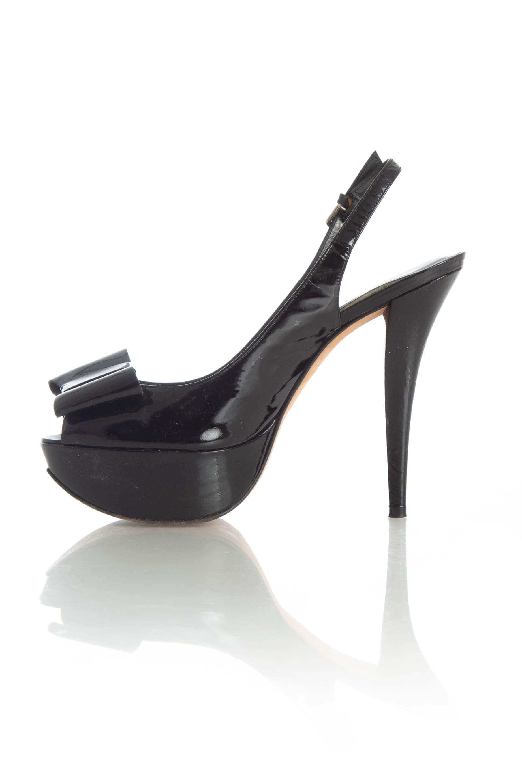 Stuart Weitzman, 9 USA