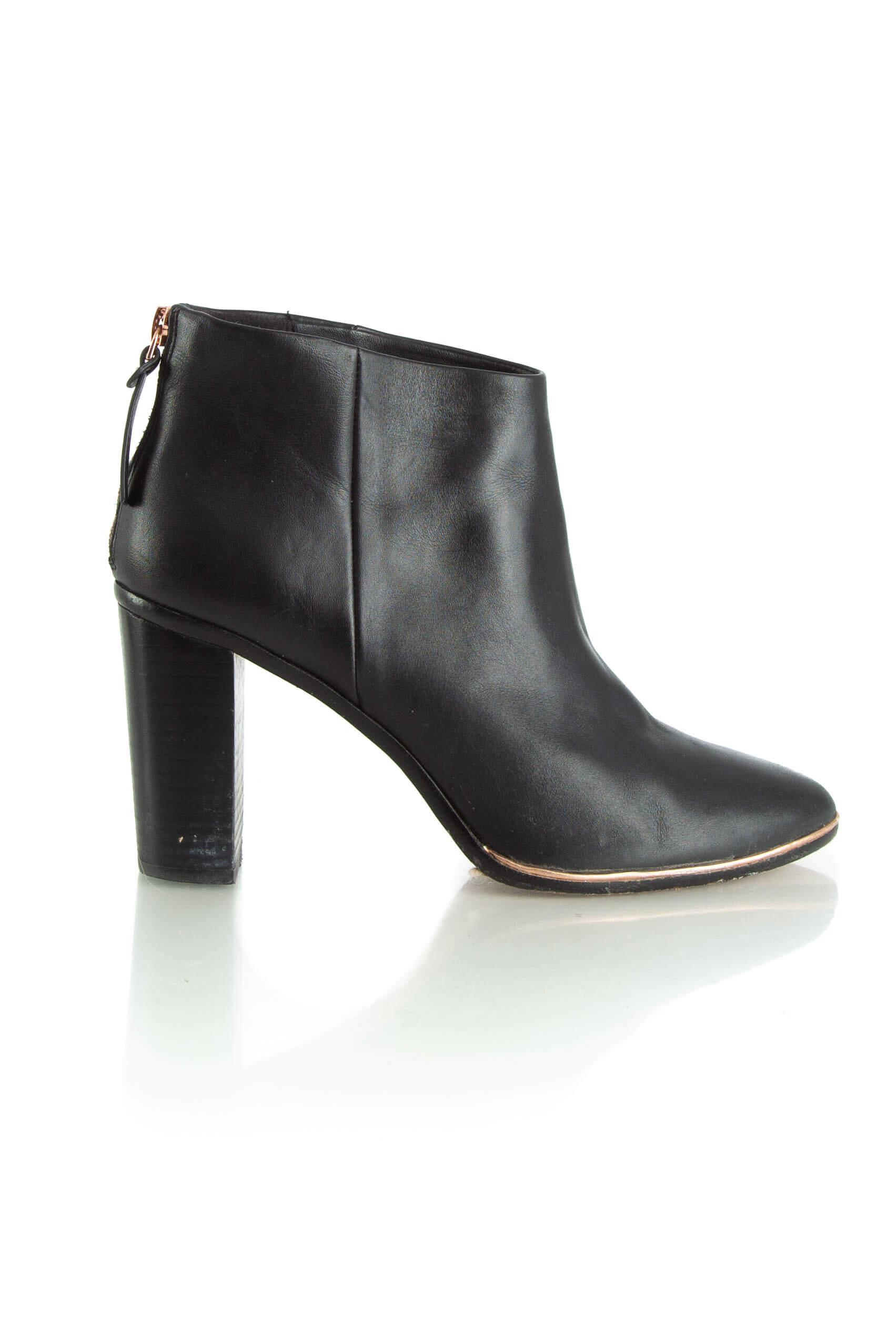 Ted Baker, 9.5 USA