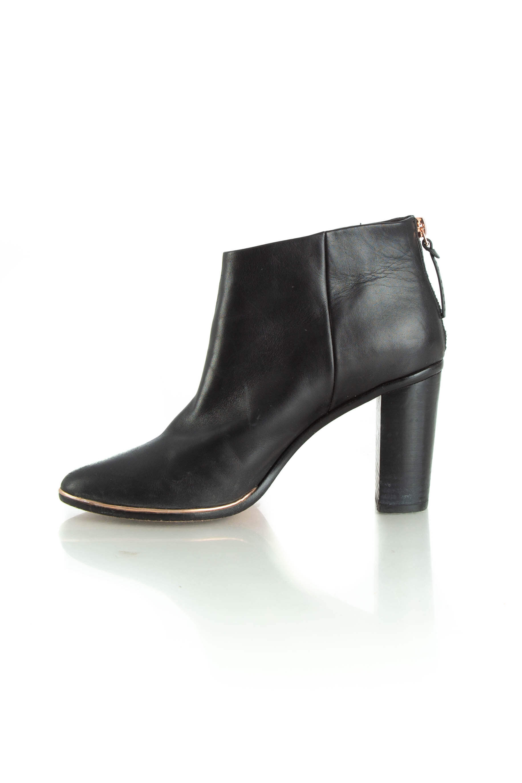 Ted Baker, 9.5 USA