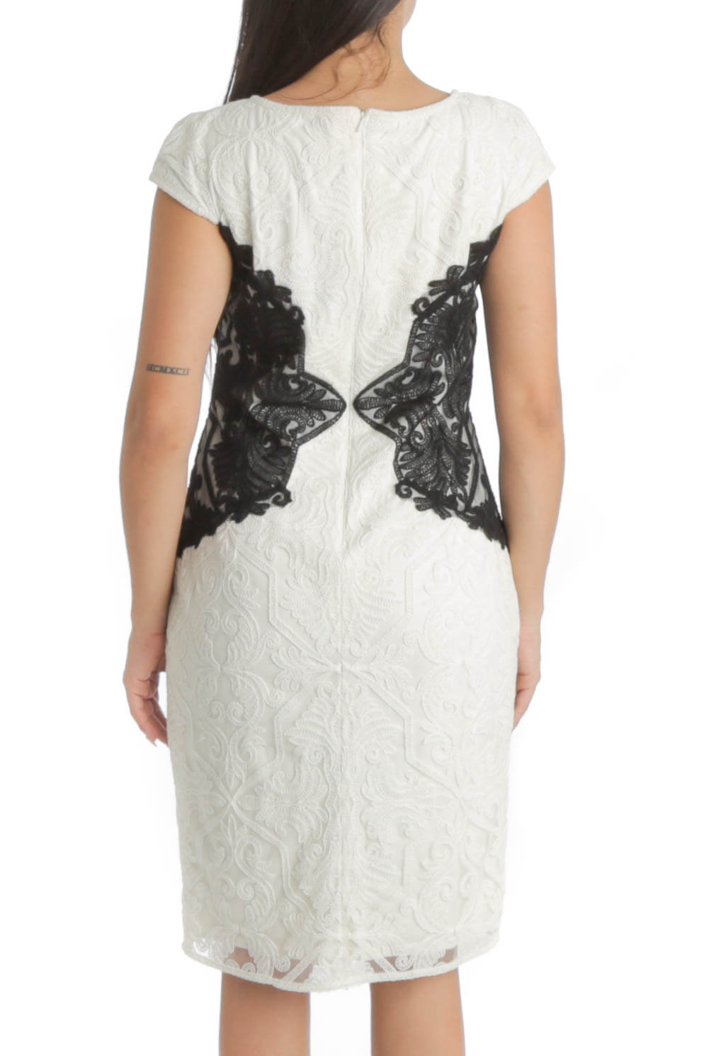 Tadashi Shoji, Talla 6