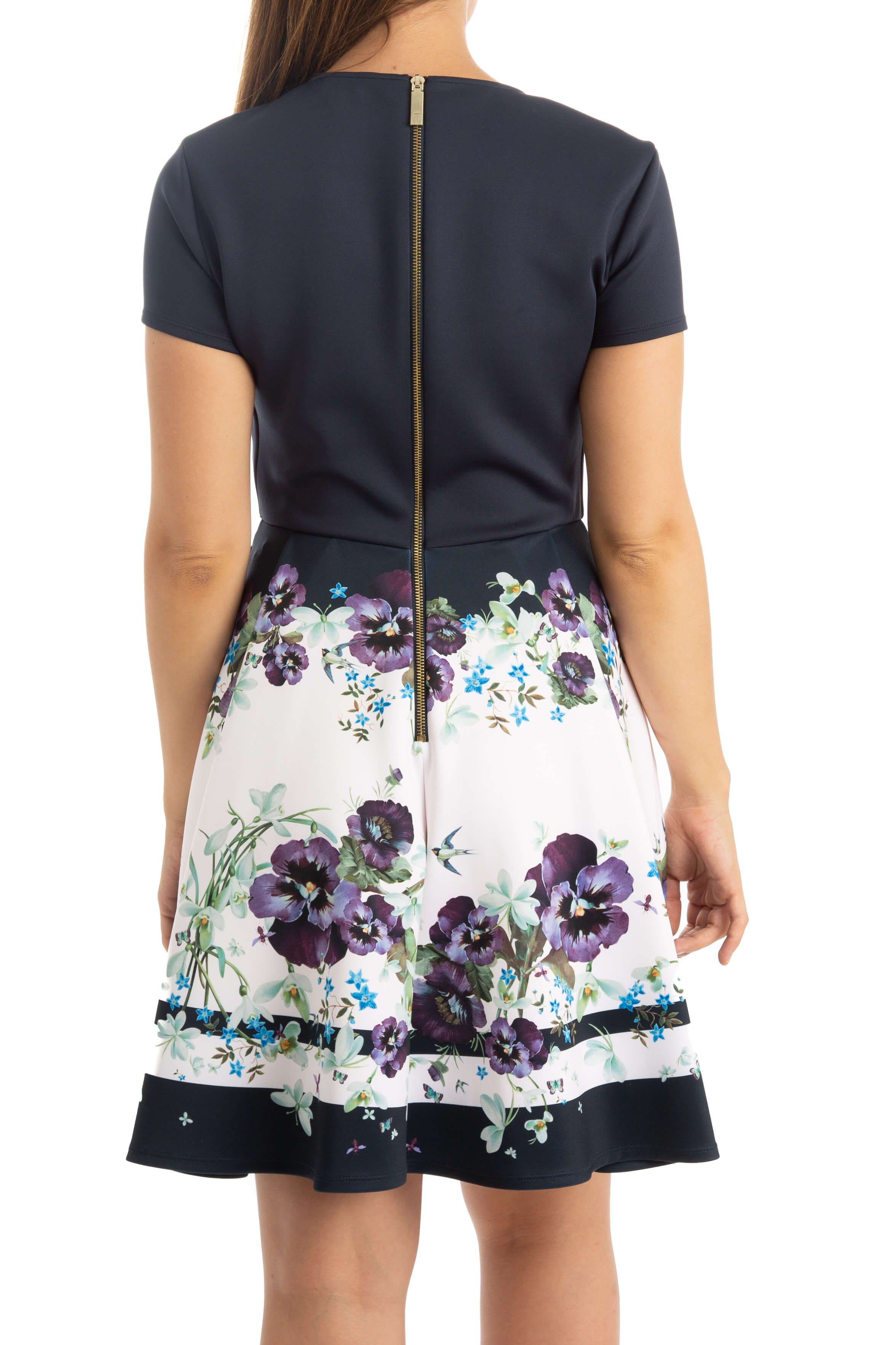 Ted Baker, Talla 3
