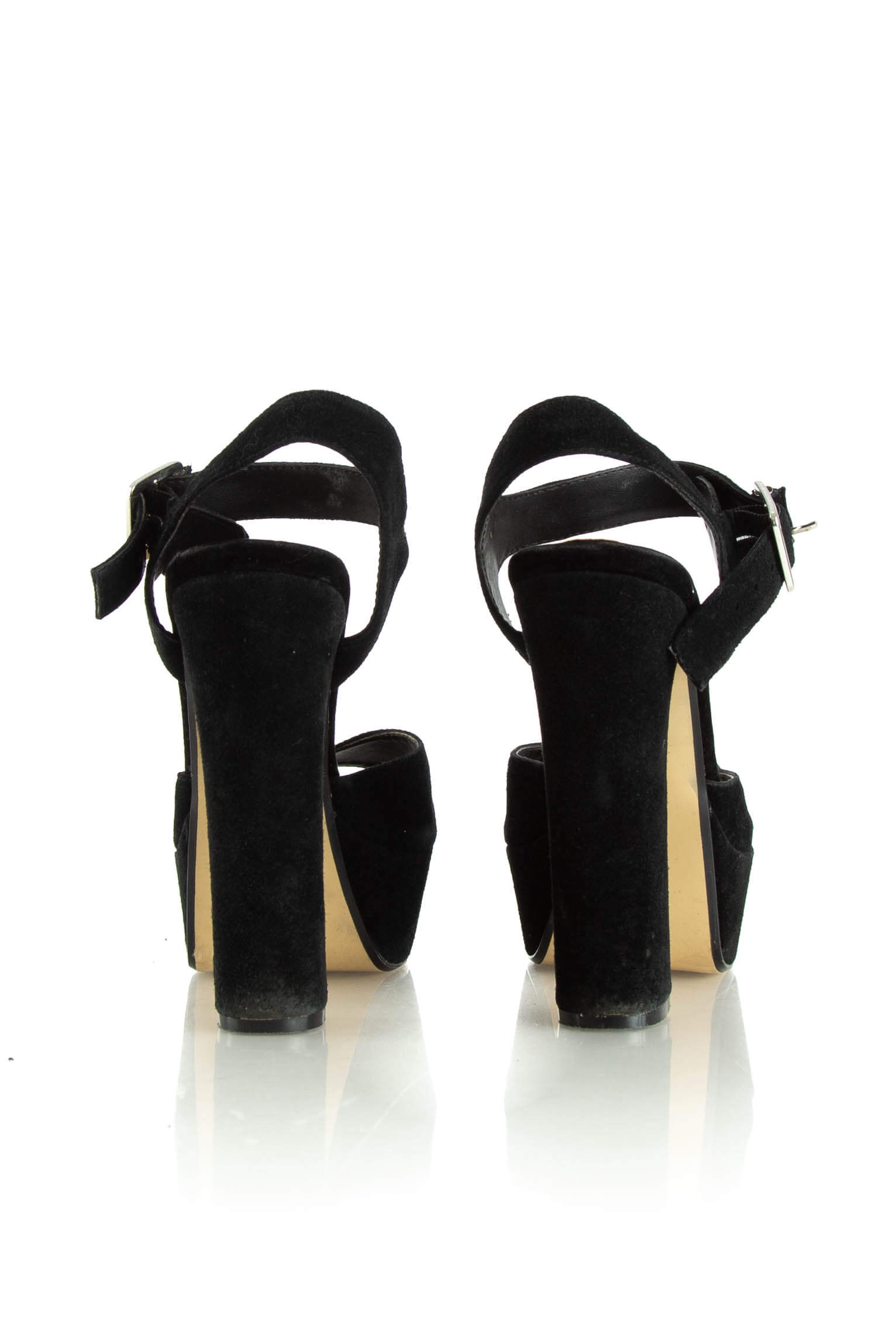 Stuart Weitzman, 8 USA