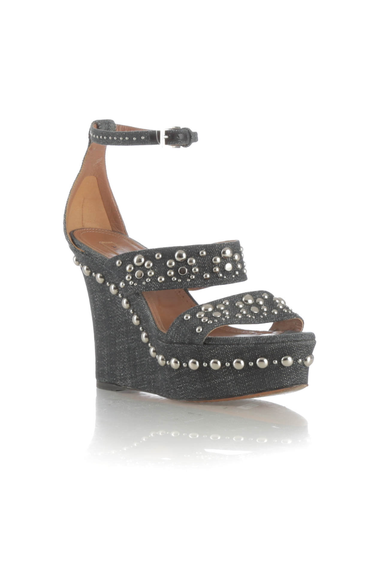 Alaia, 8 USA