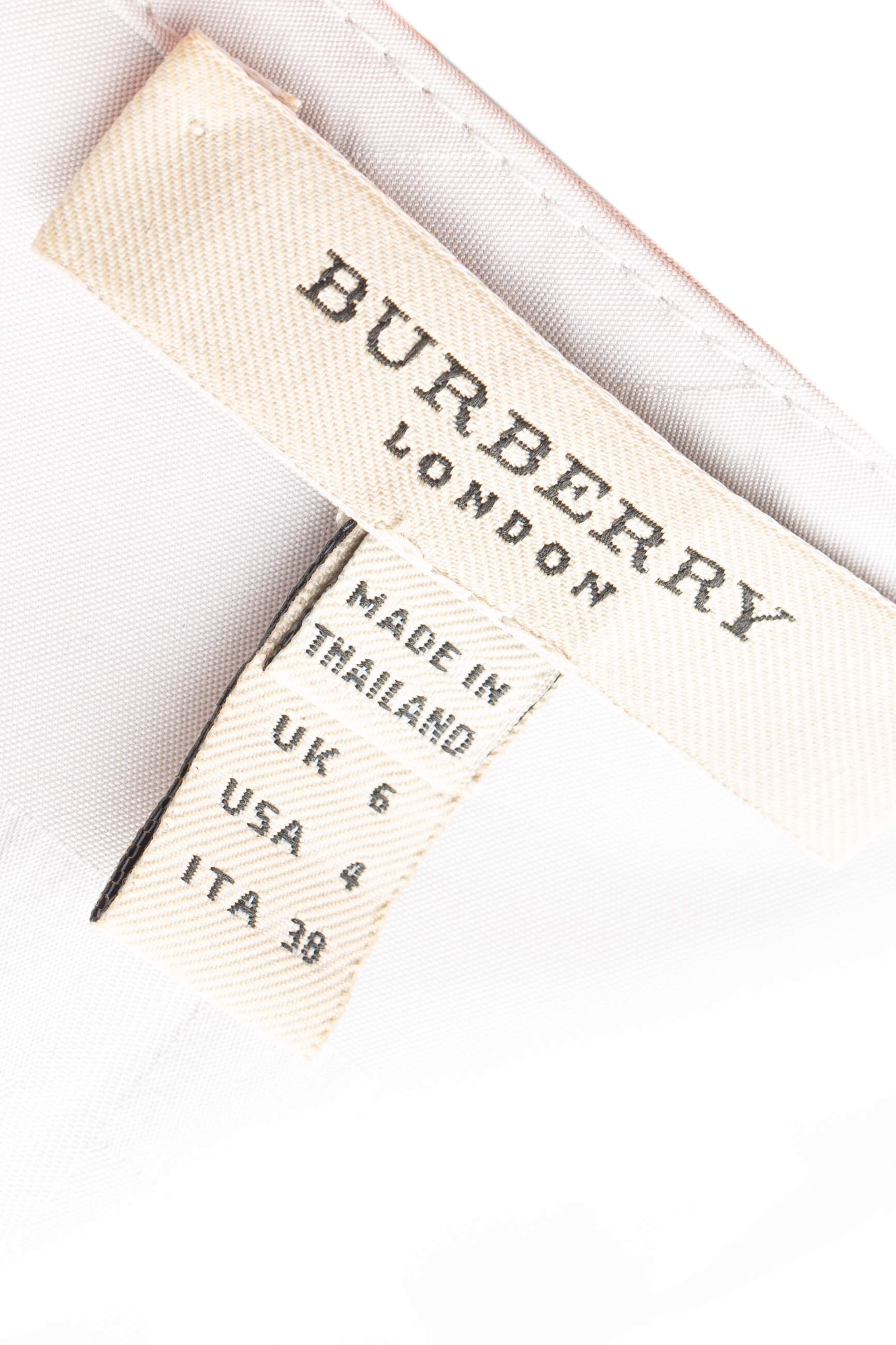 Burberry, Talla 4