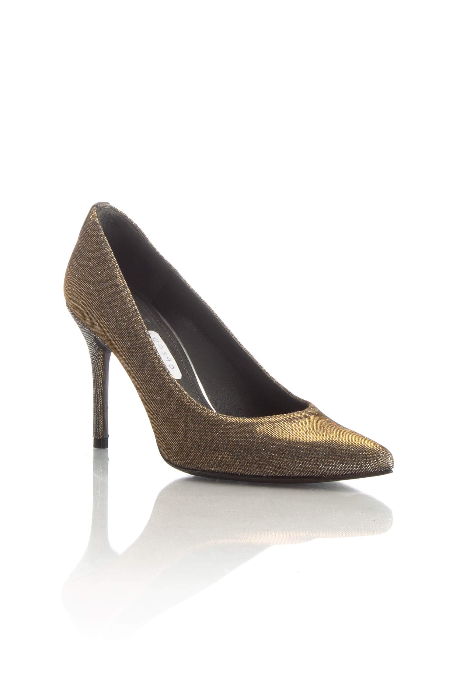 Stuart Weitzman, 6 USA