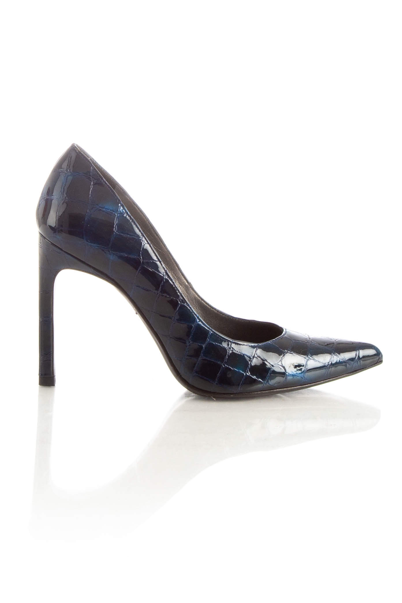 Stuart Weitzman, 6 USA