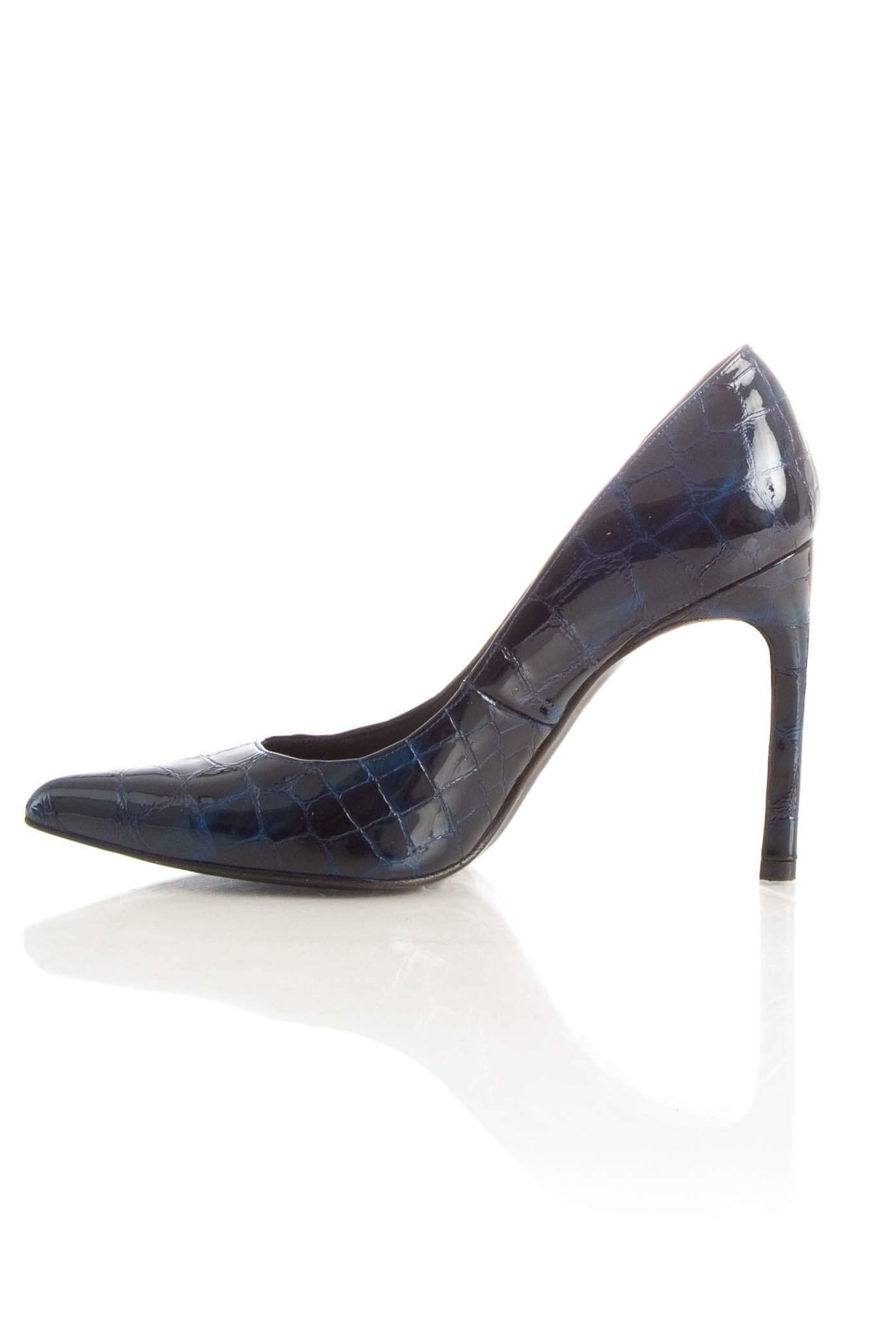 Stuart Weitzman, 6 USA