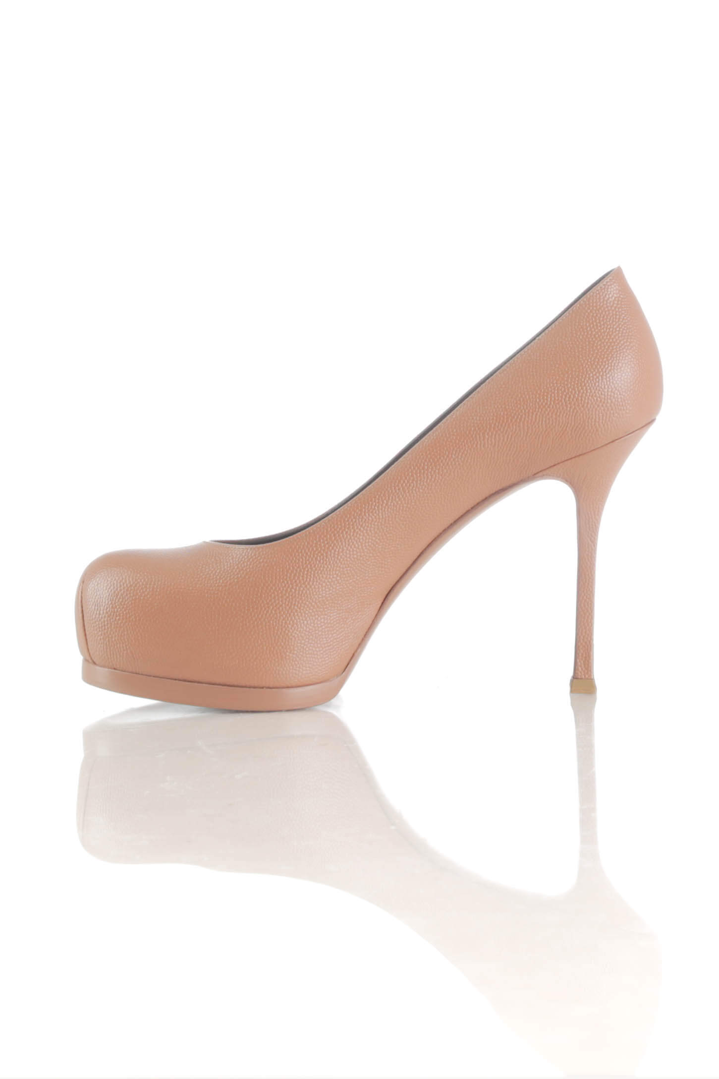 Yves Saint Laurent, 8 USA