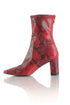 Stuart Weitzman, 7 USA