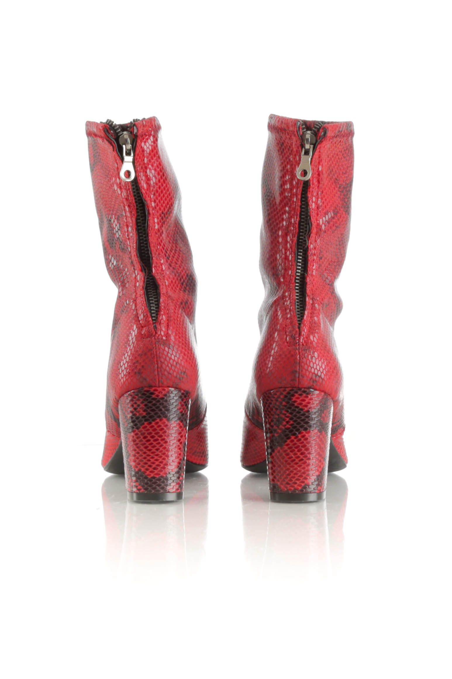 Stuart Weitzman, 7 USA