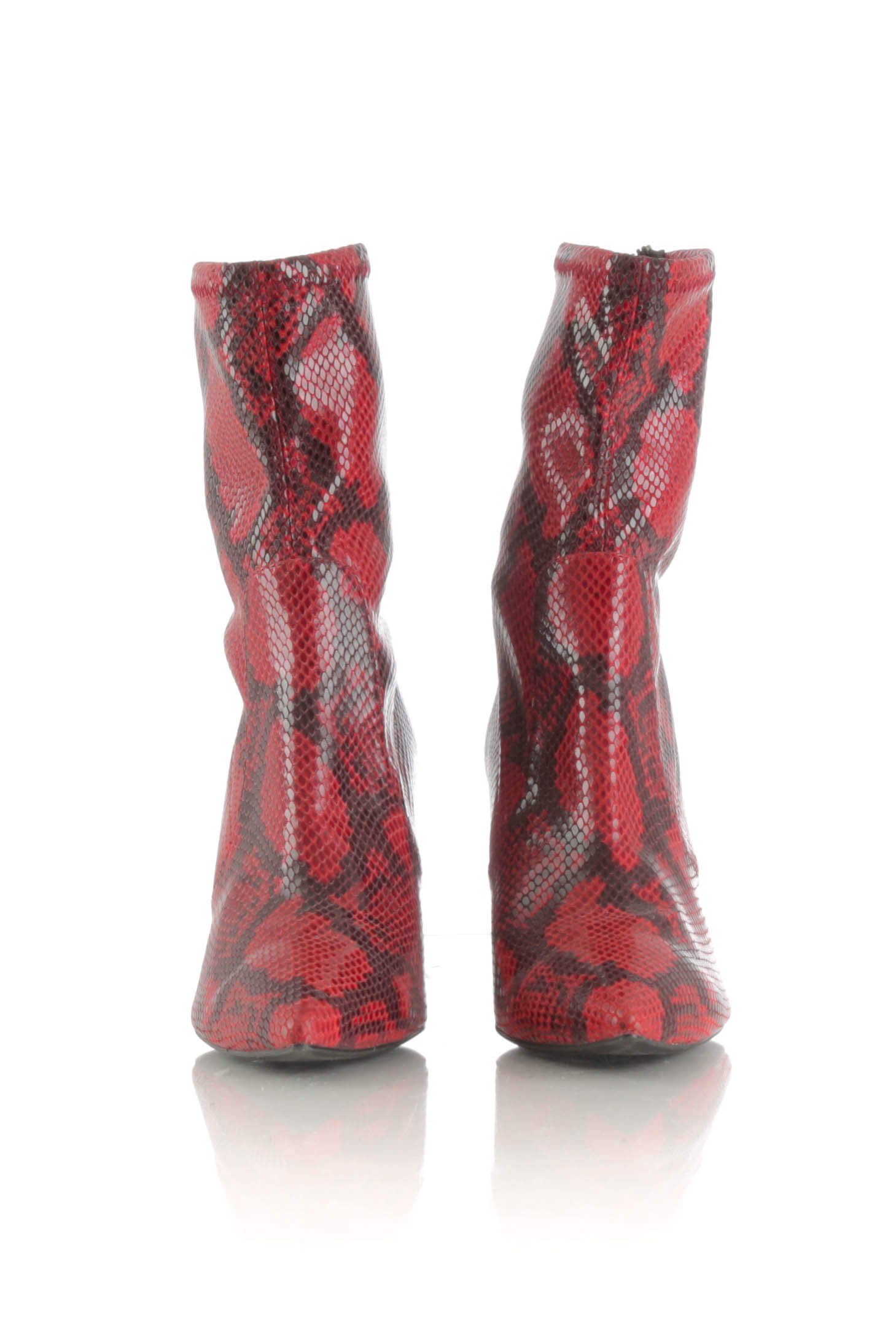 Stuart Weitzman, 7 USA