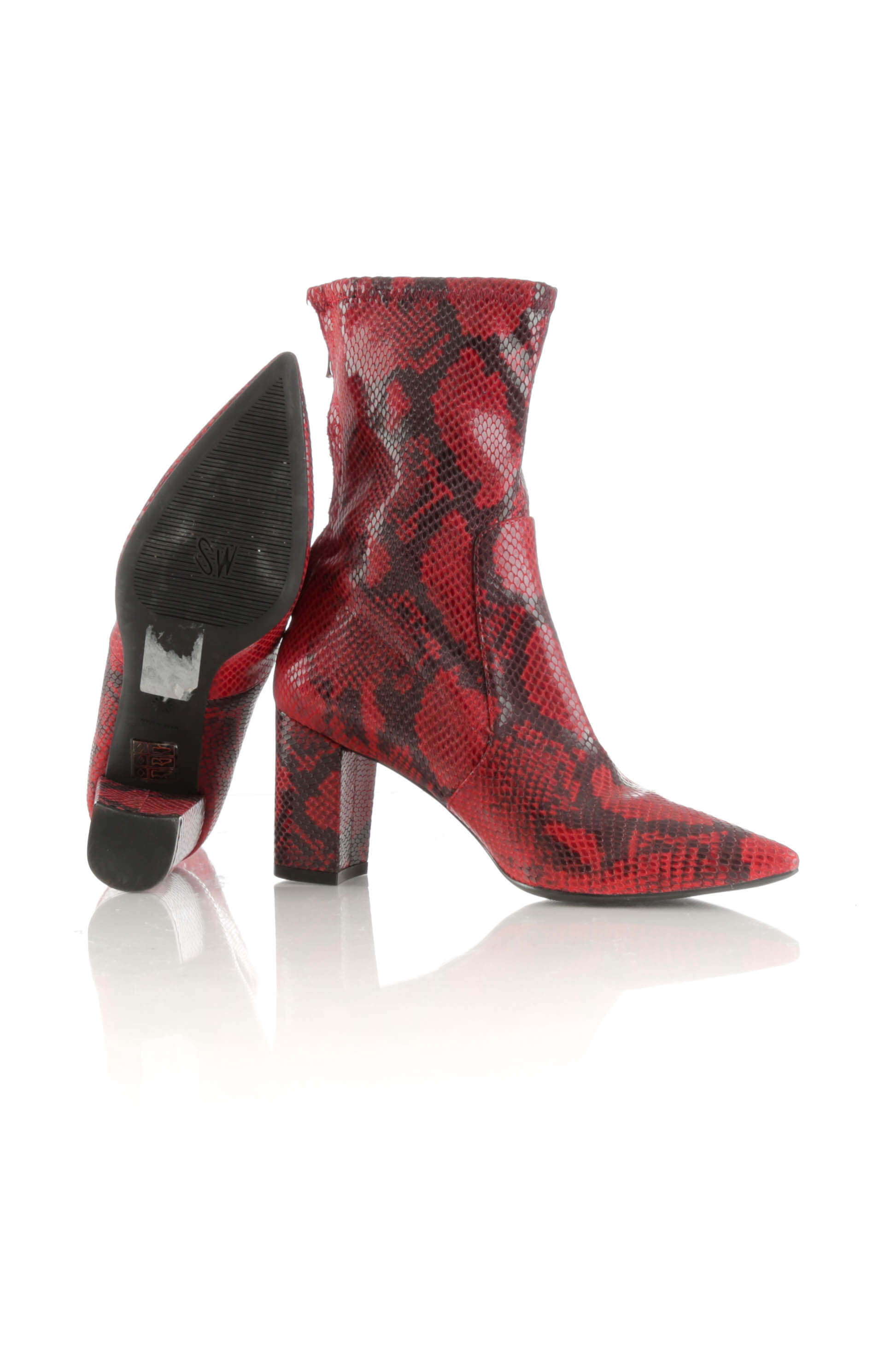 Stuart Weitzman, 7 USA