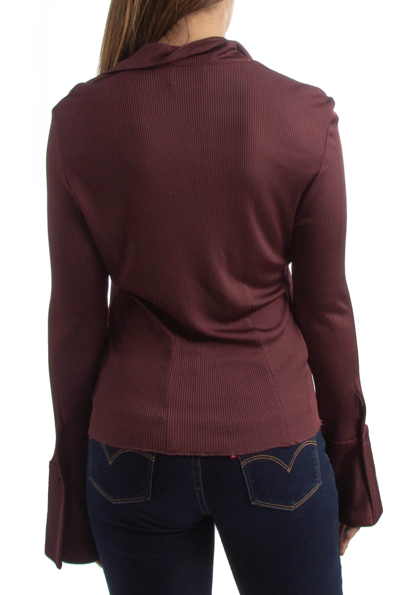 Nanushka, Talla L