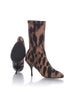 Stuart Weitzman, 6 USA