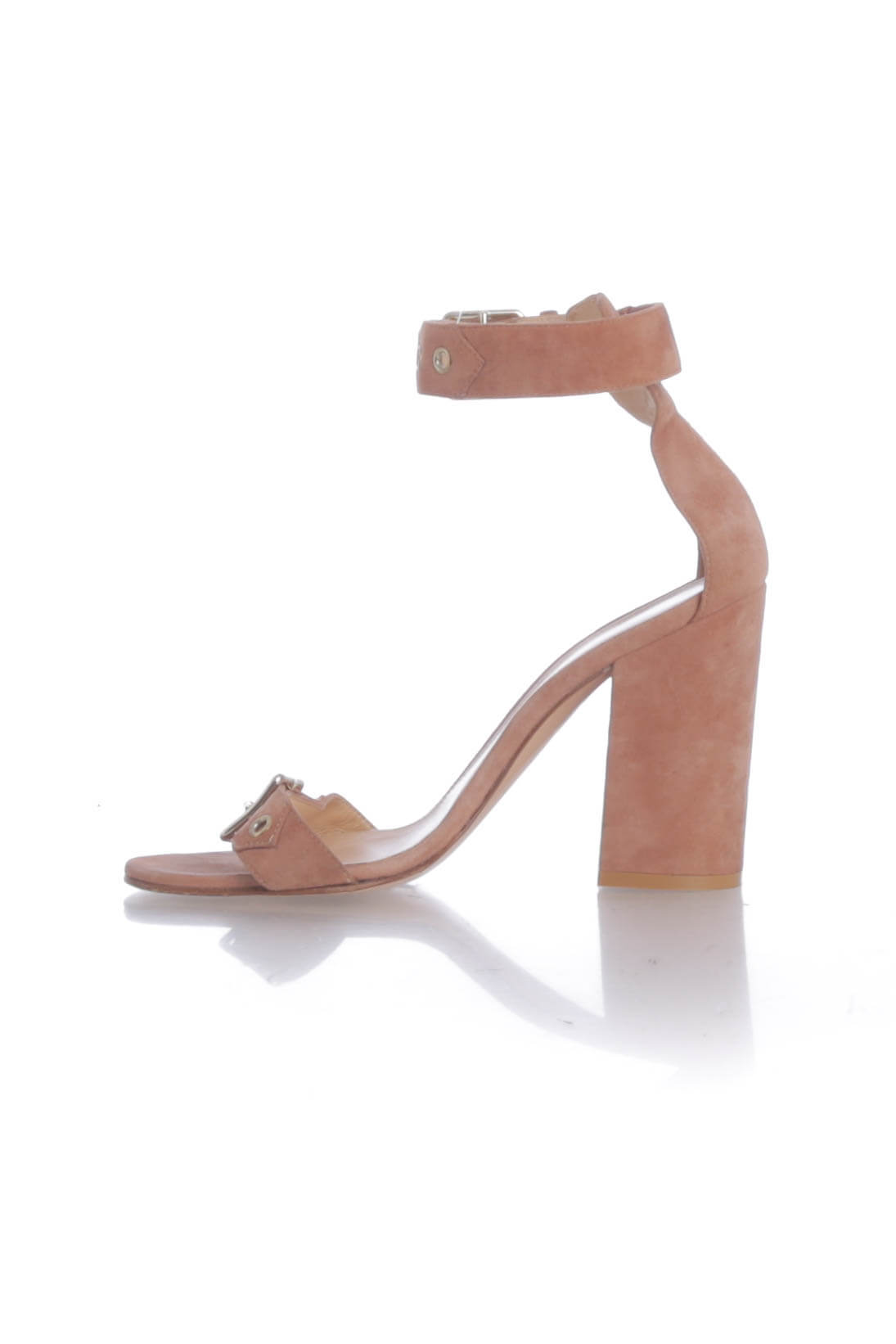 Gianvito Rossi, 8 USA
