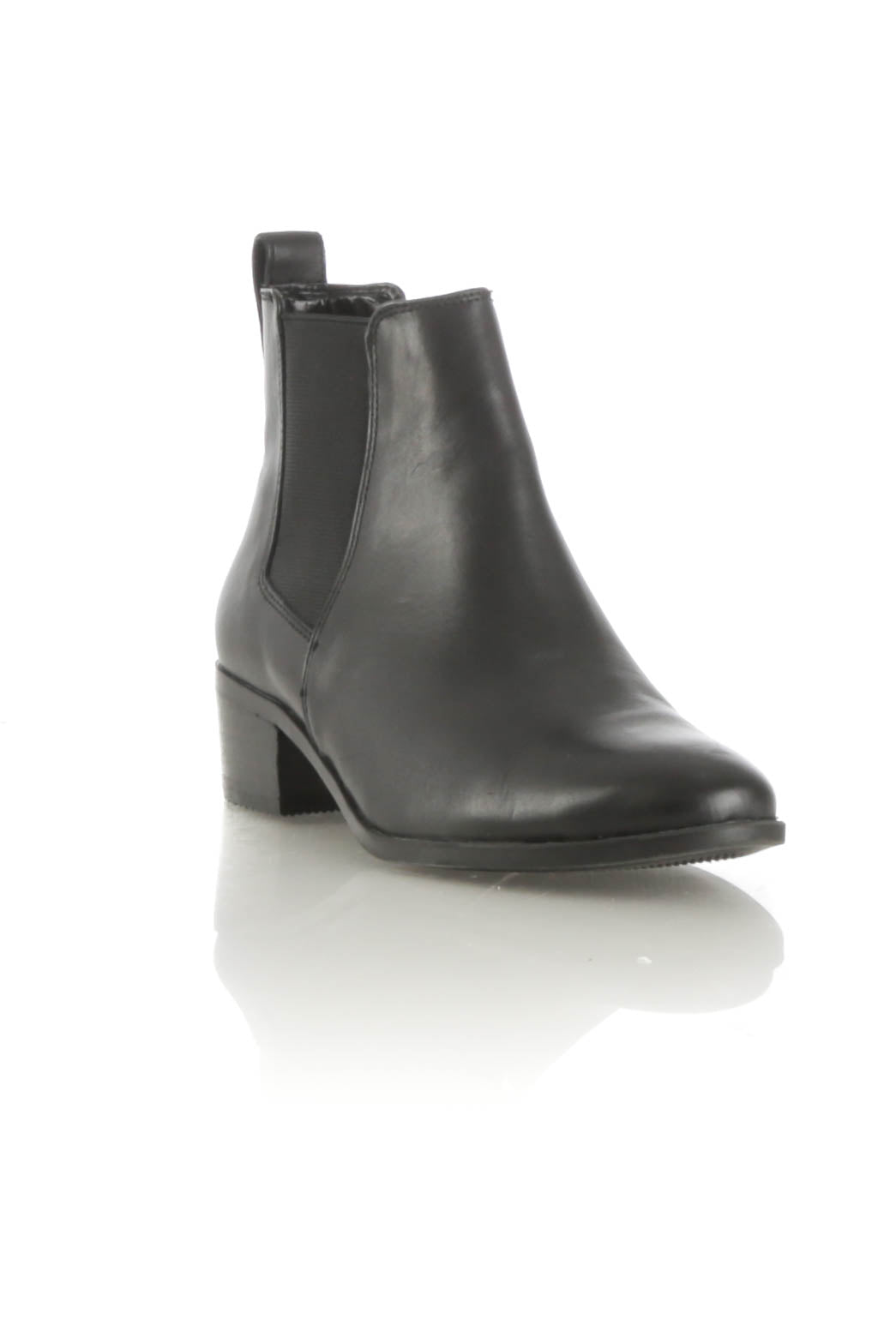 Stuart Weitzman, 8 USA