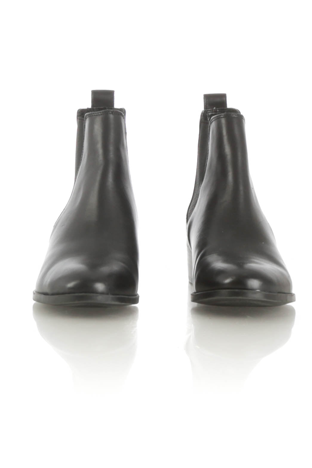 Stuart Weitzman, 8 USA