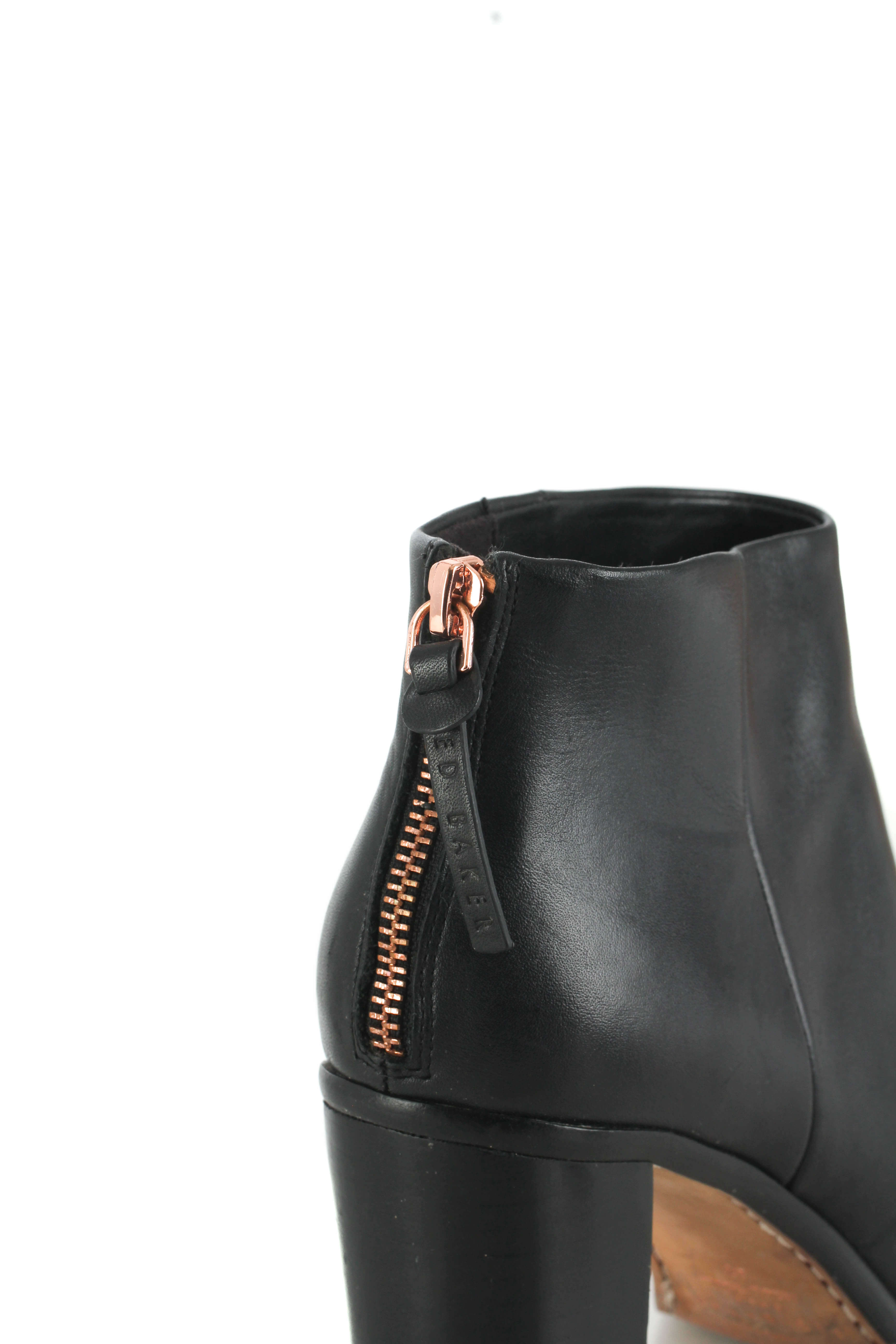 Ted Baker, 9.5 USA