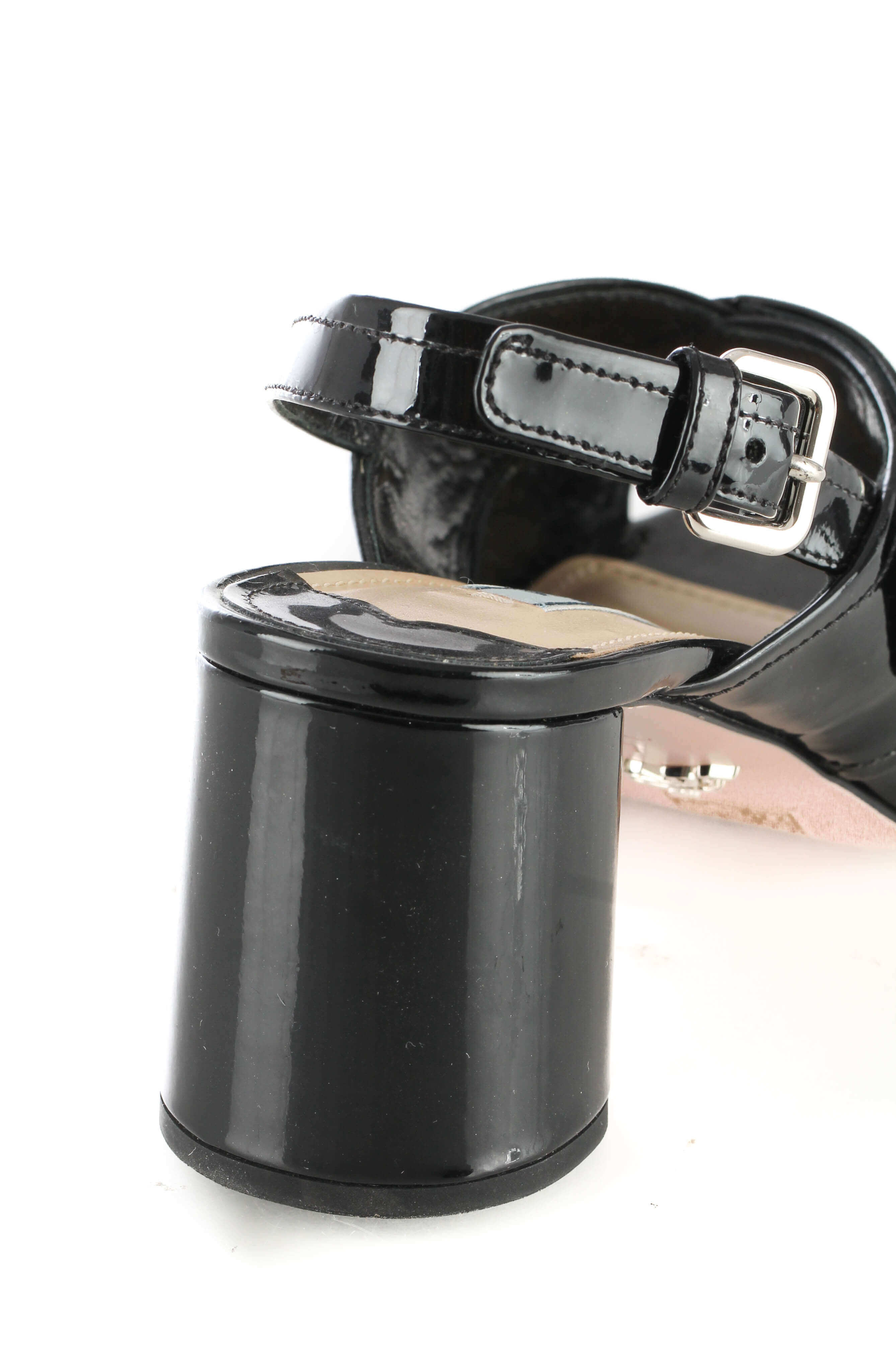 Prada, 7 USA