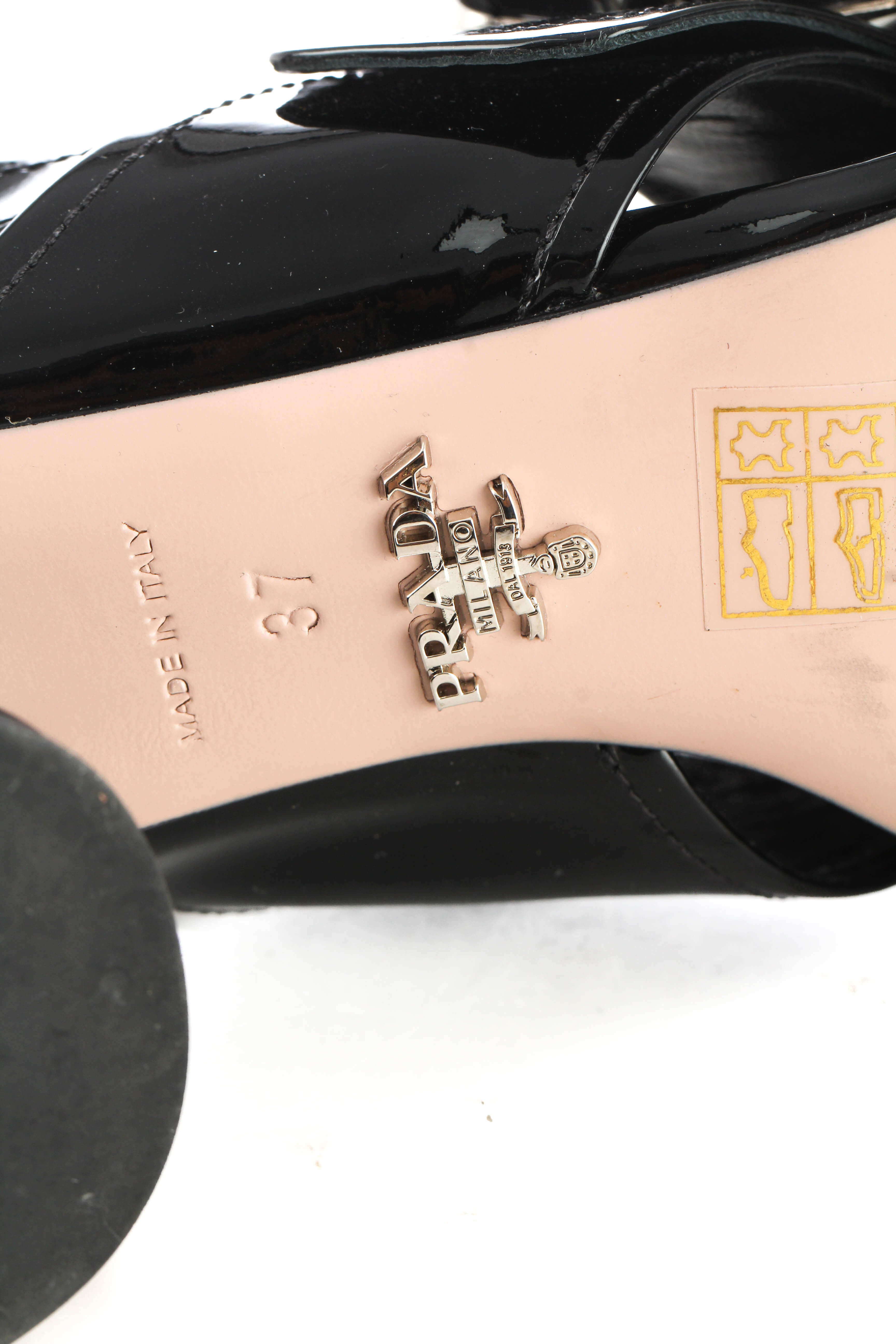 Prada, 7 USA