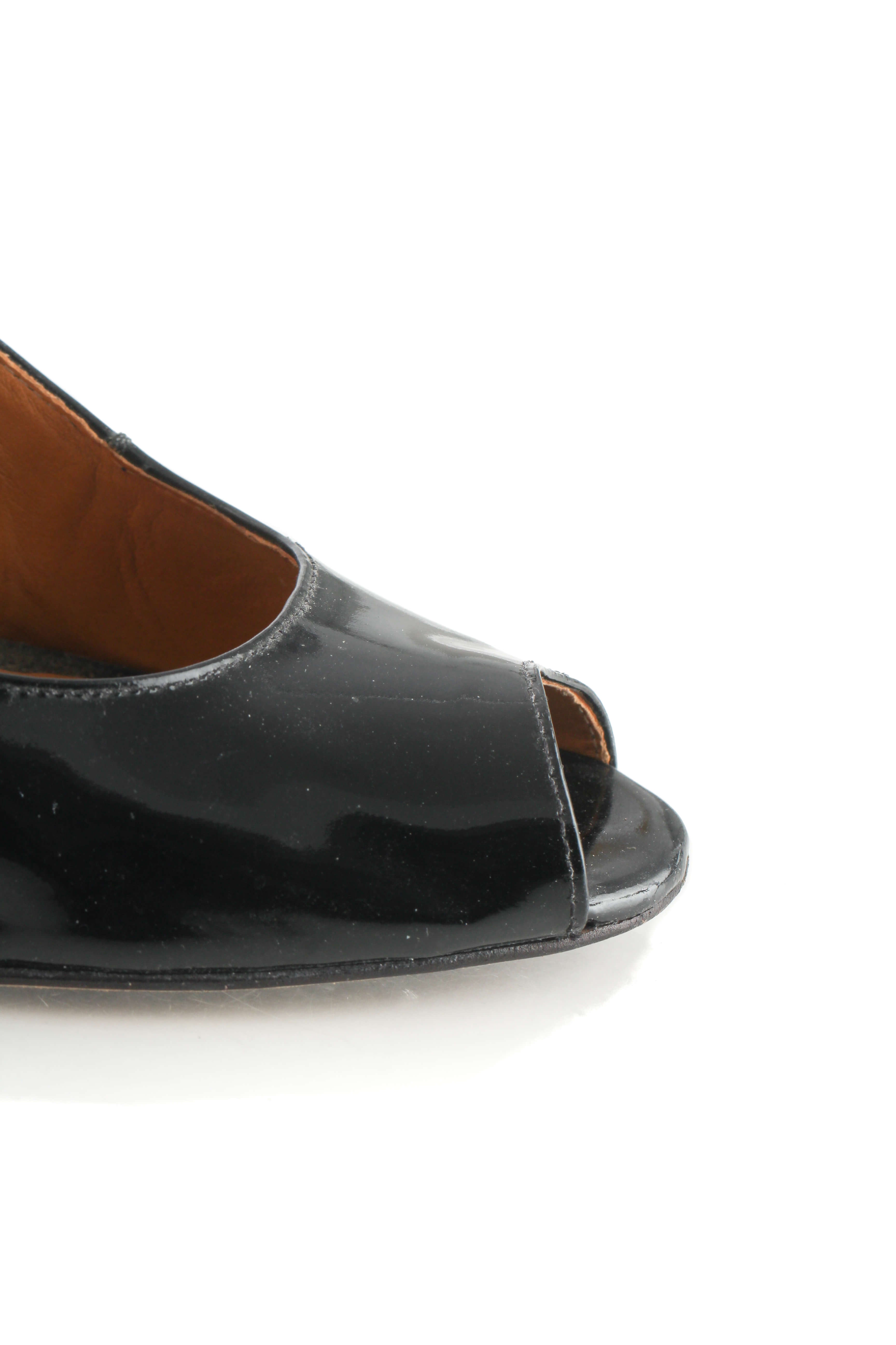 Jimmy Choo, 8 USA
