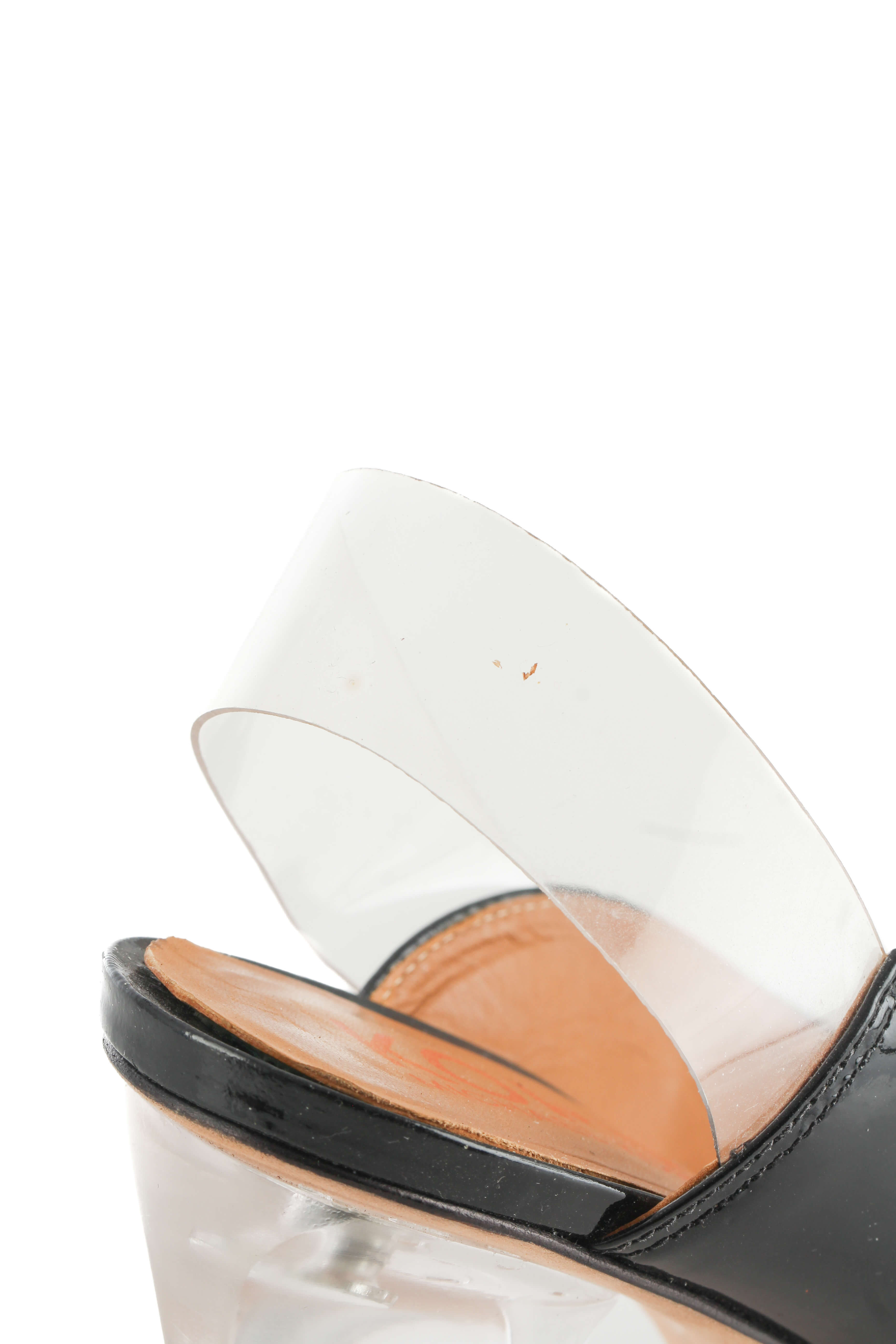 Jimmy Choo, 8 USA