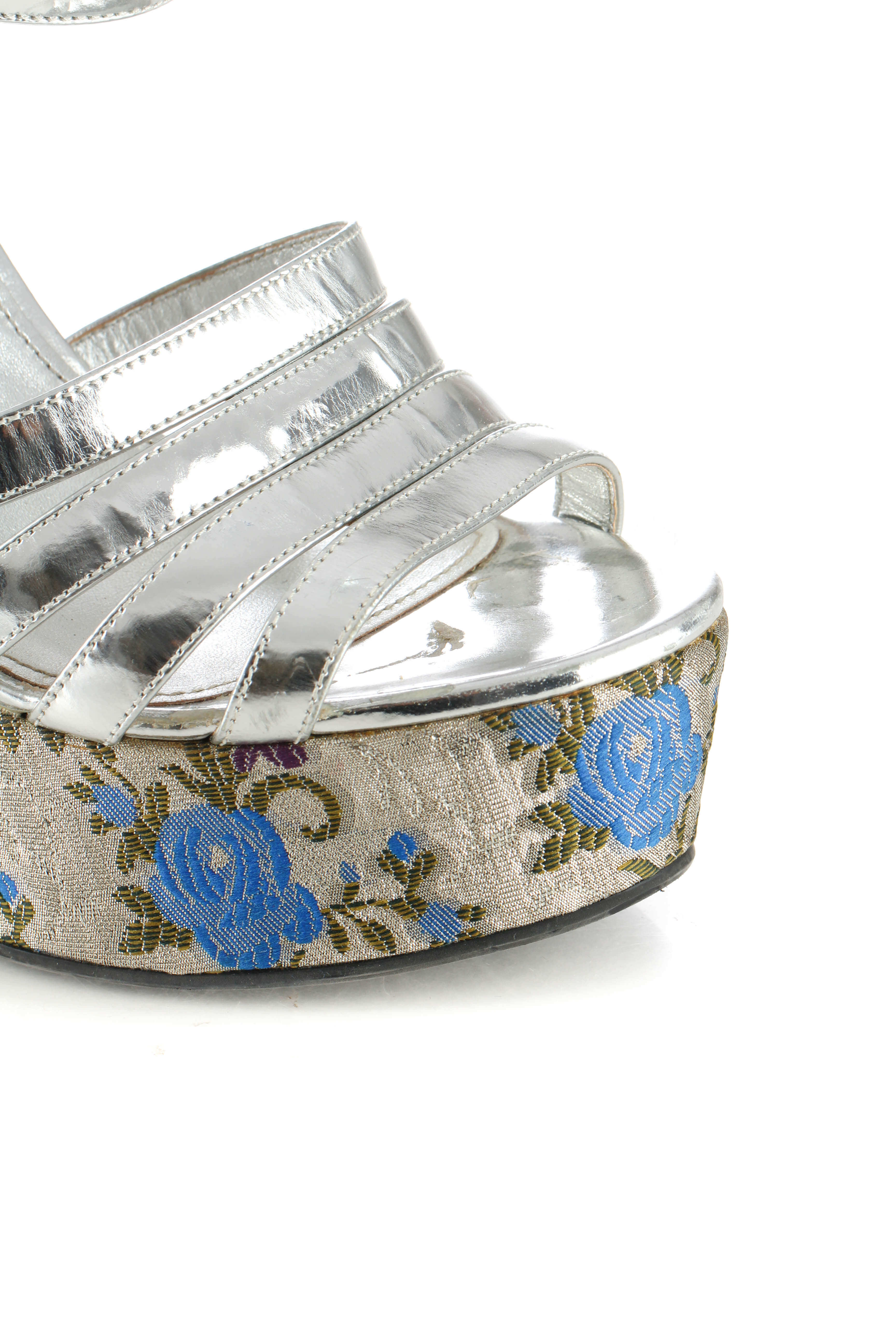Prada, 8 USA