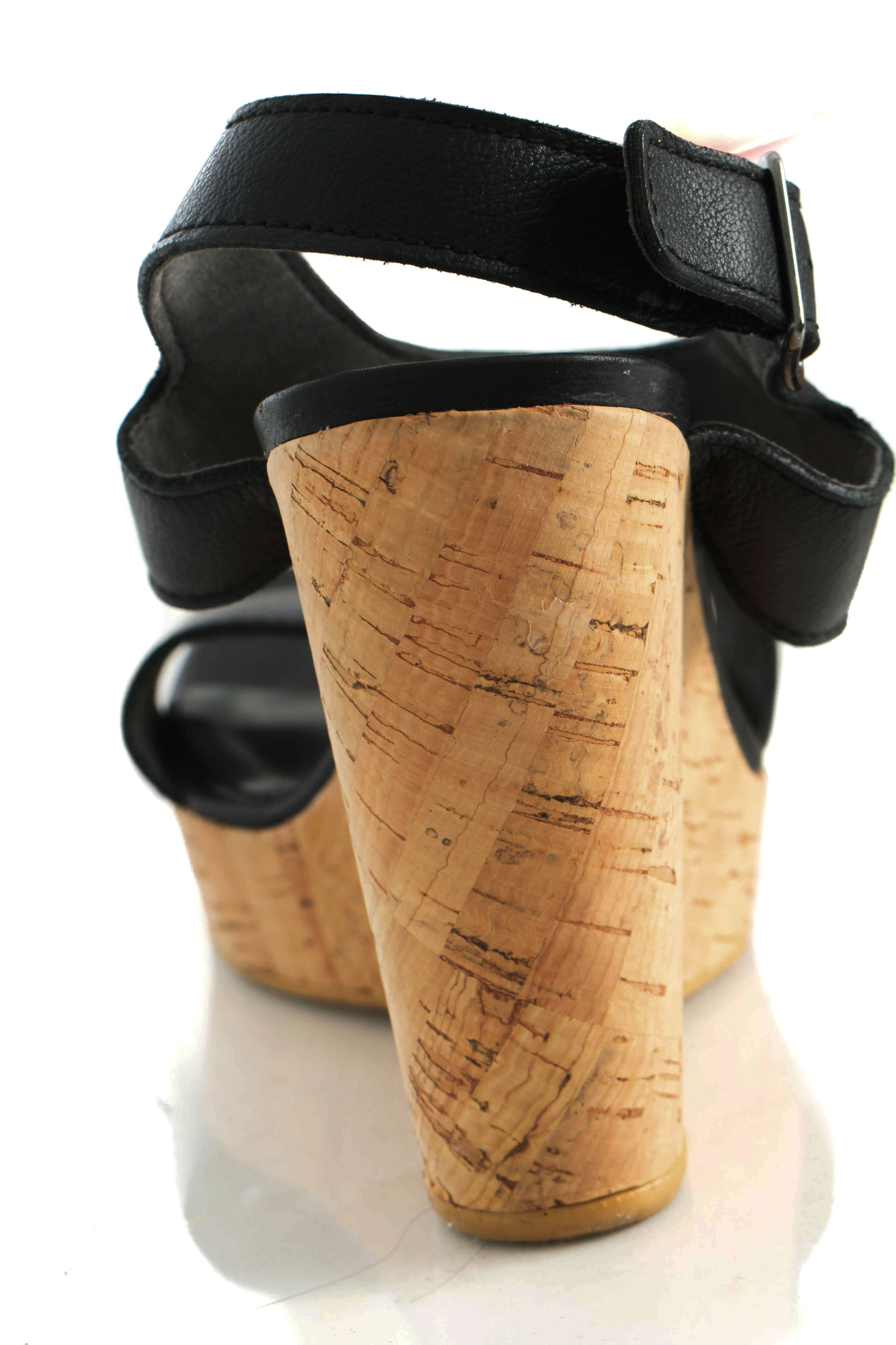 Stuart Weitzman, 9 USA