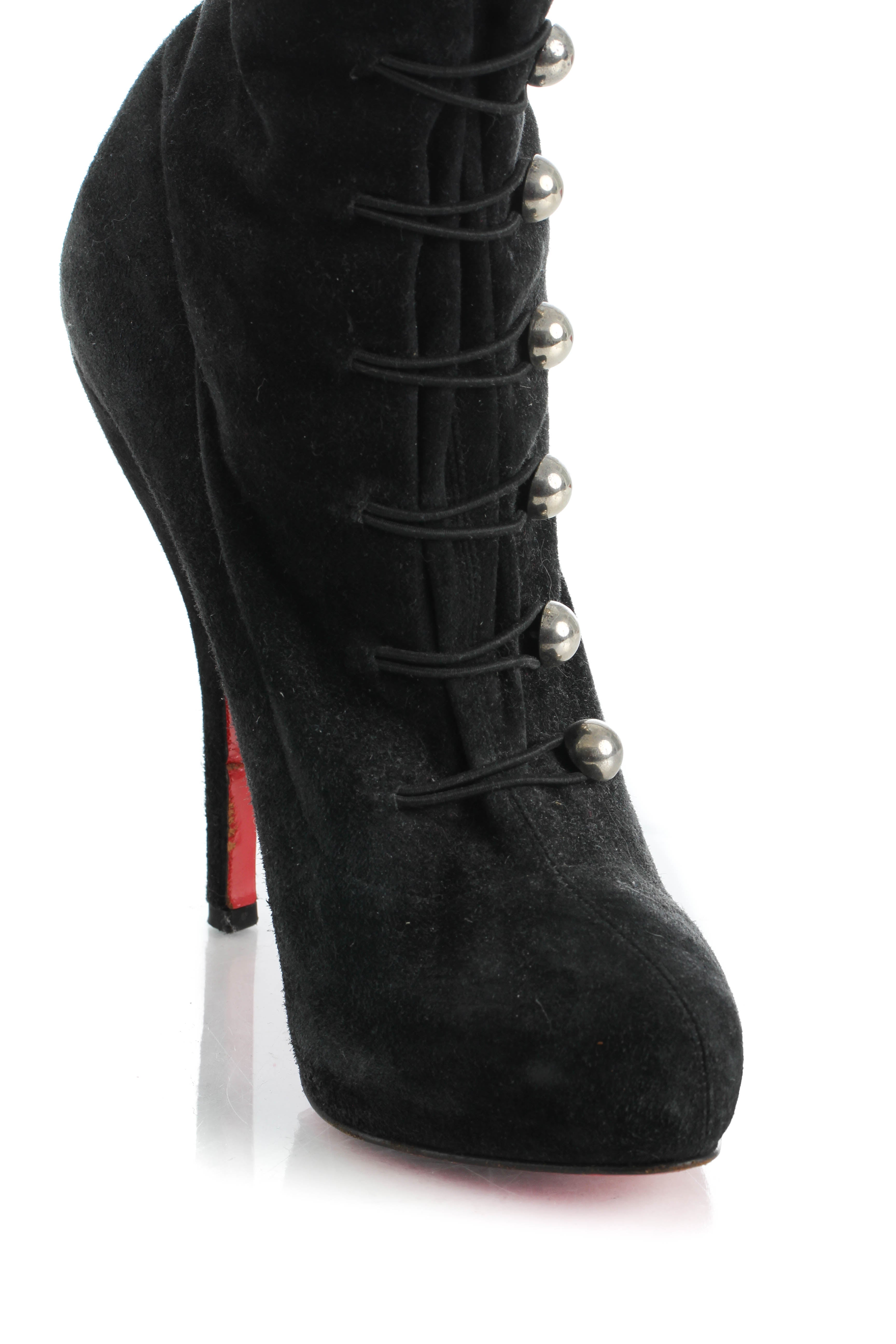 Christian Louboutin, Talla 9