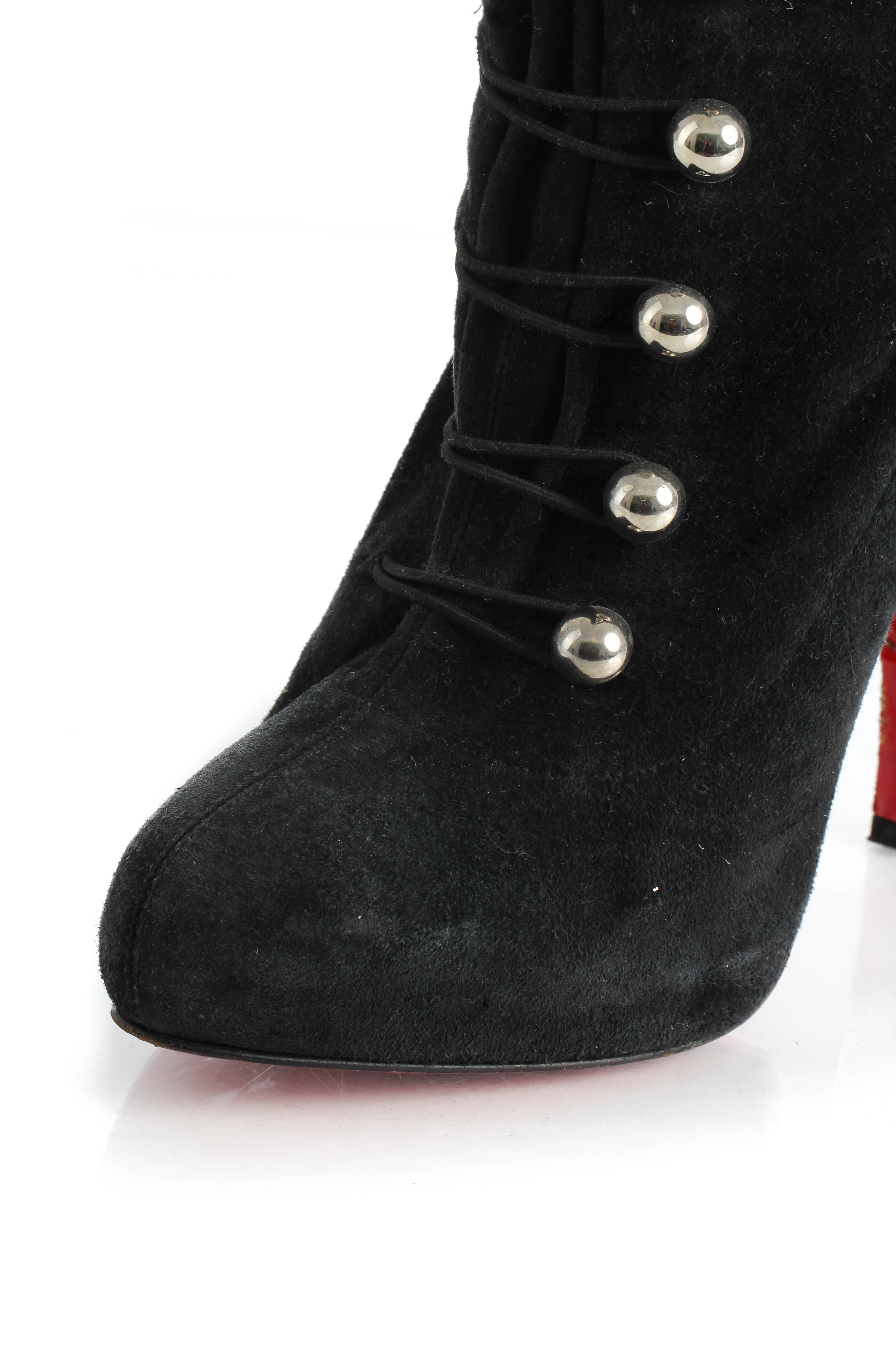 Christian Louboutin, Talla 9
