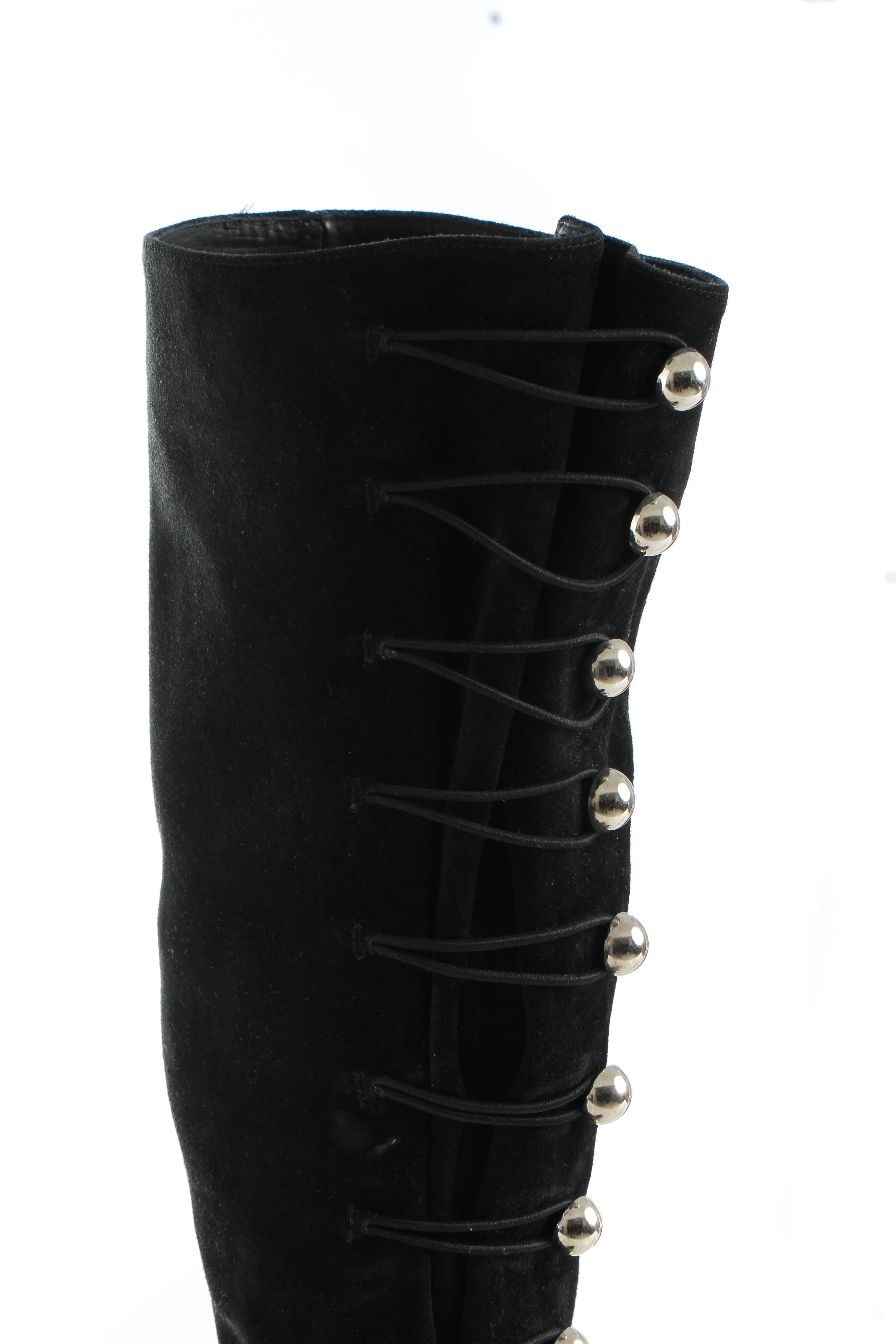 Christian Louboutin, Talla 9