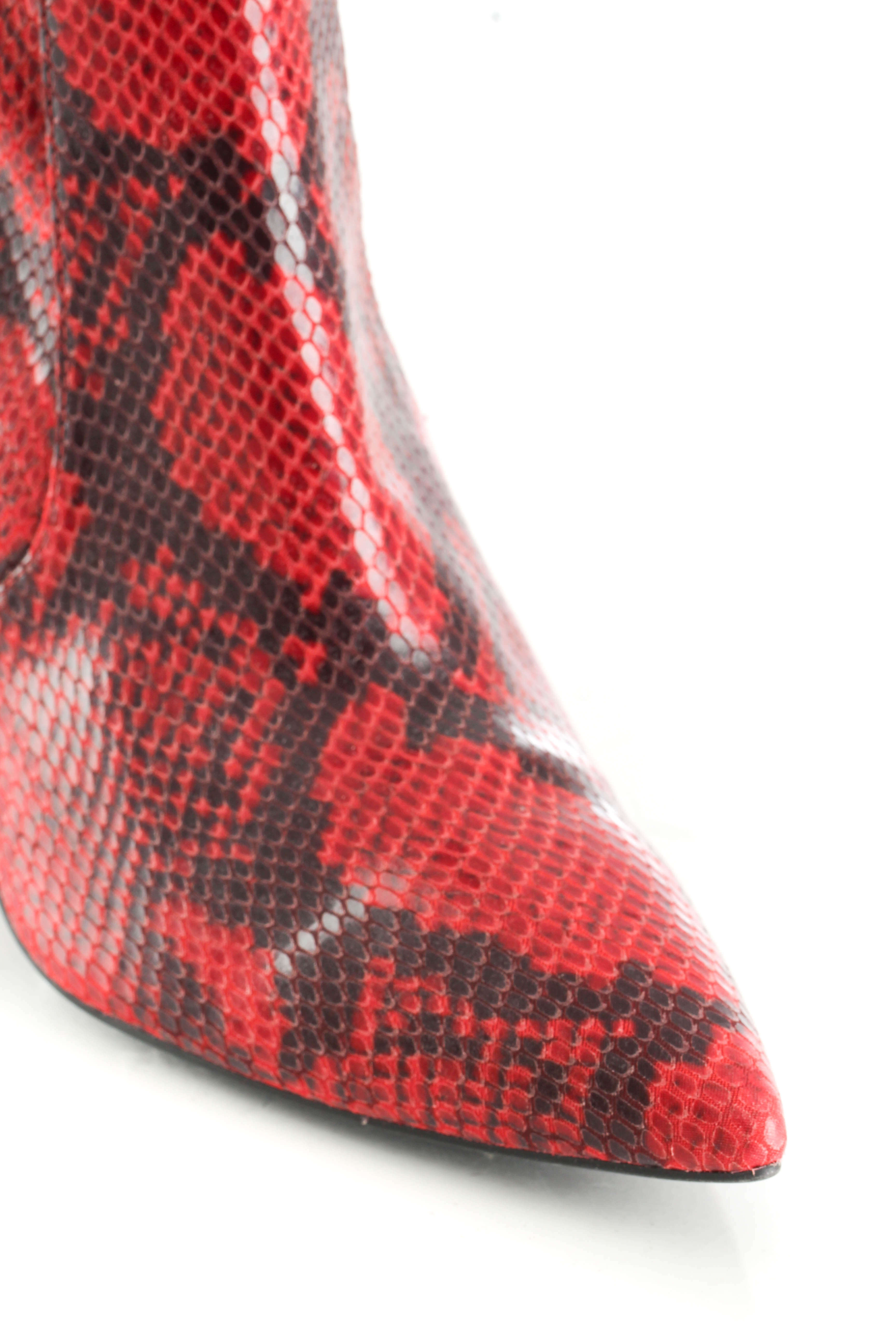 Stuart Weitzman, 7 USA