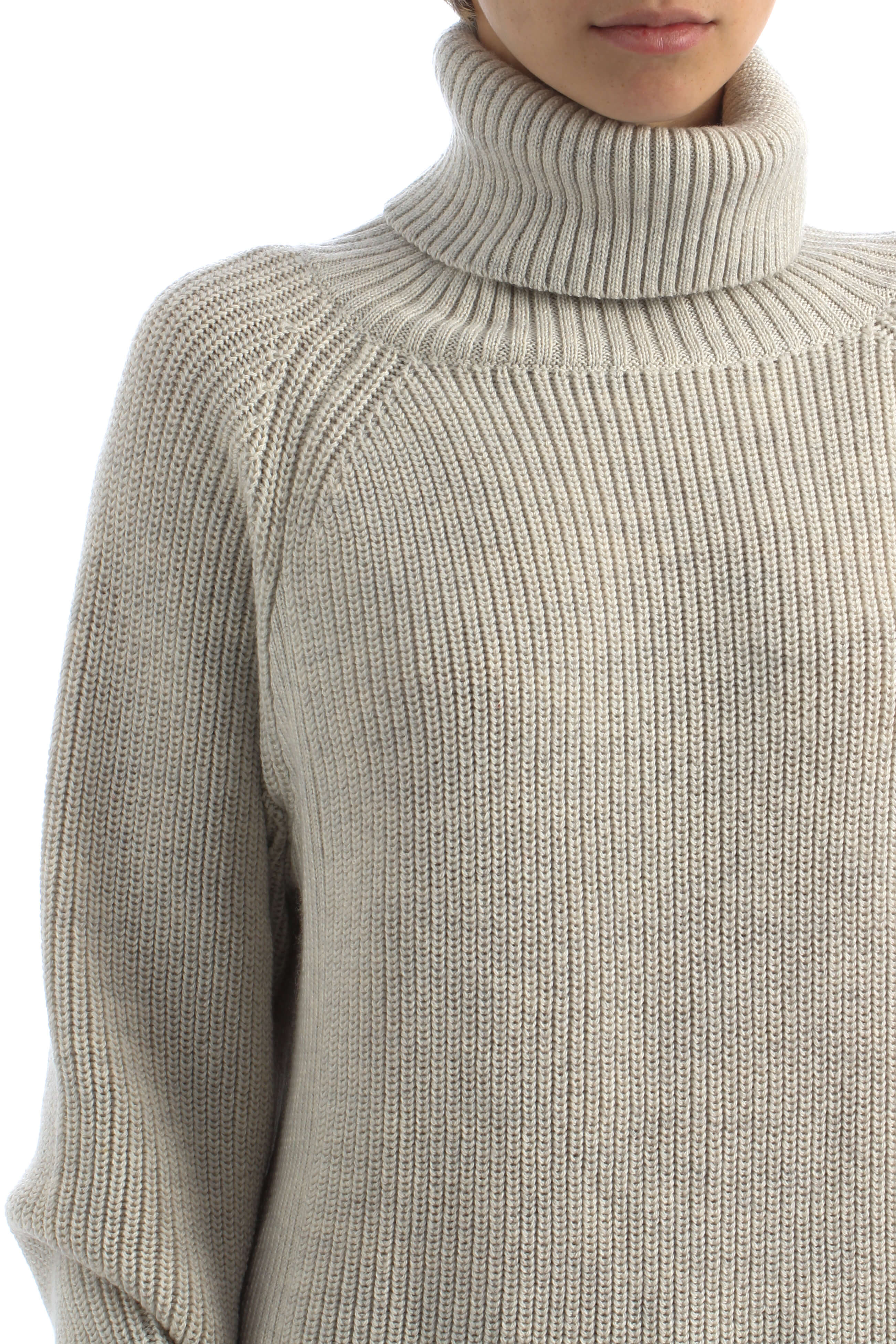 Wilfred, Talla M