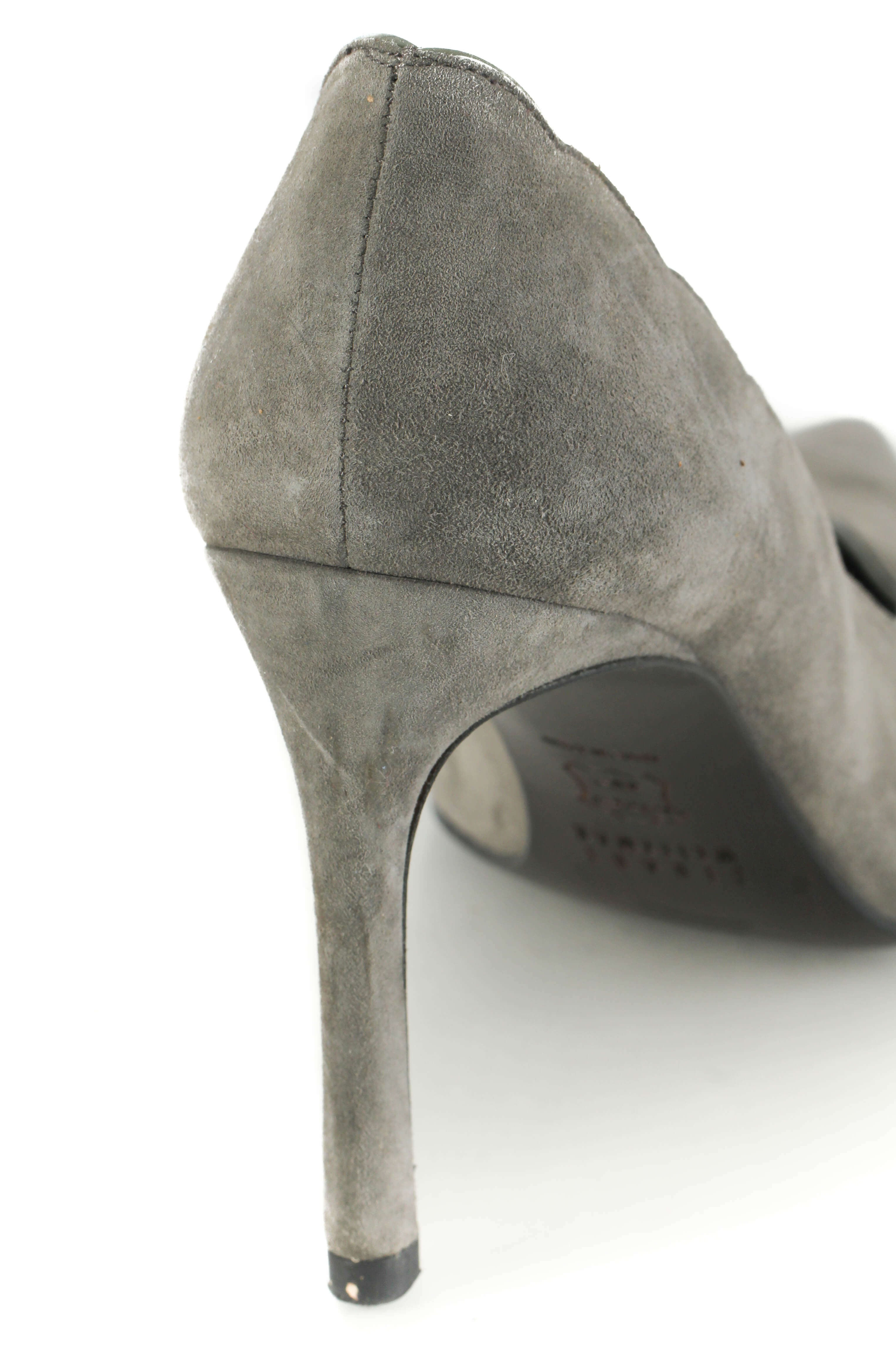 Stuart Weitzman, 6 USA