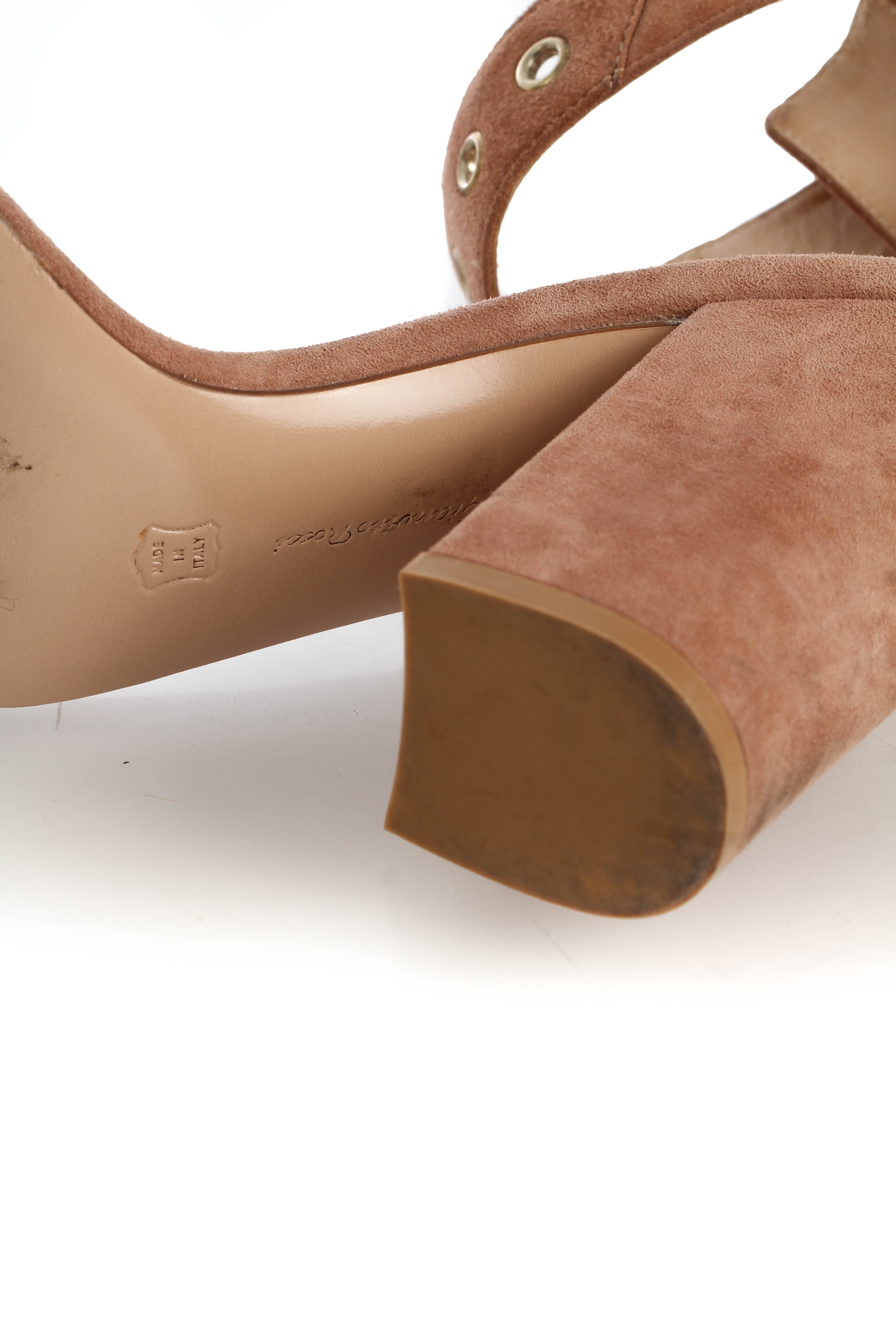 Gianvito Rossi, 8 USA