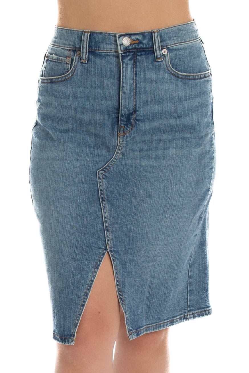 Banana Republic, Talla 4