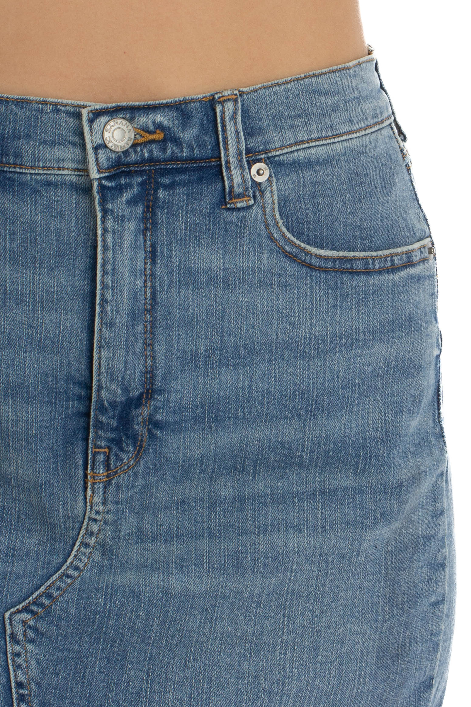Banana Republic, Talla 4