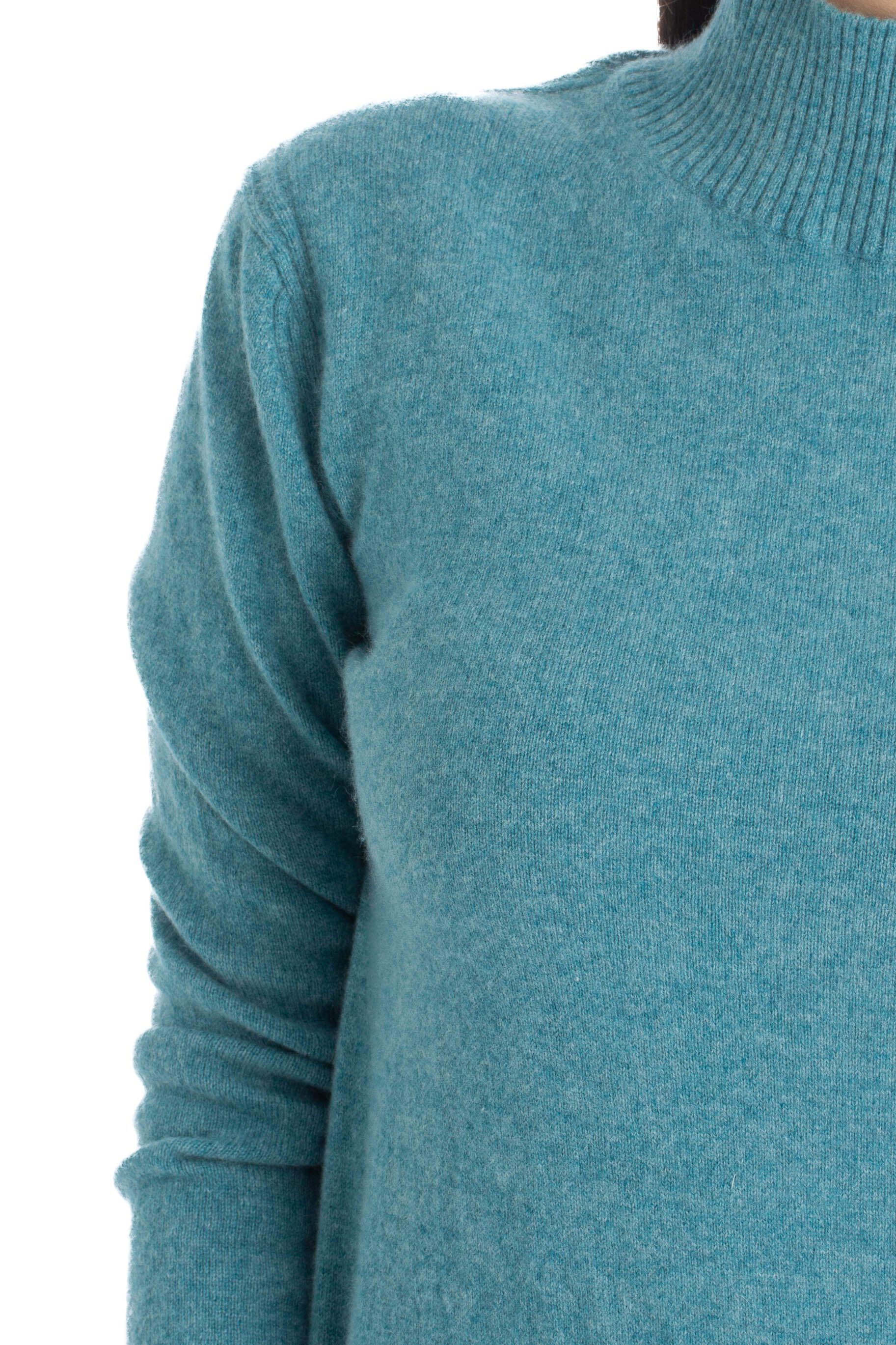 J Crew, Talla S